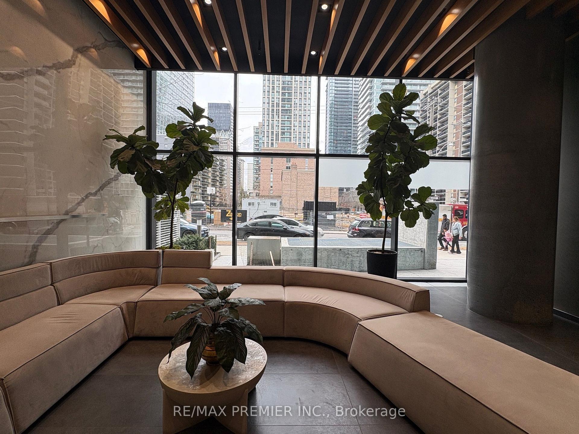 Photo 4 of Unit 206, 161 Roehampton Avenue, Toronto, Mount Pleasant West — HOMEH