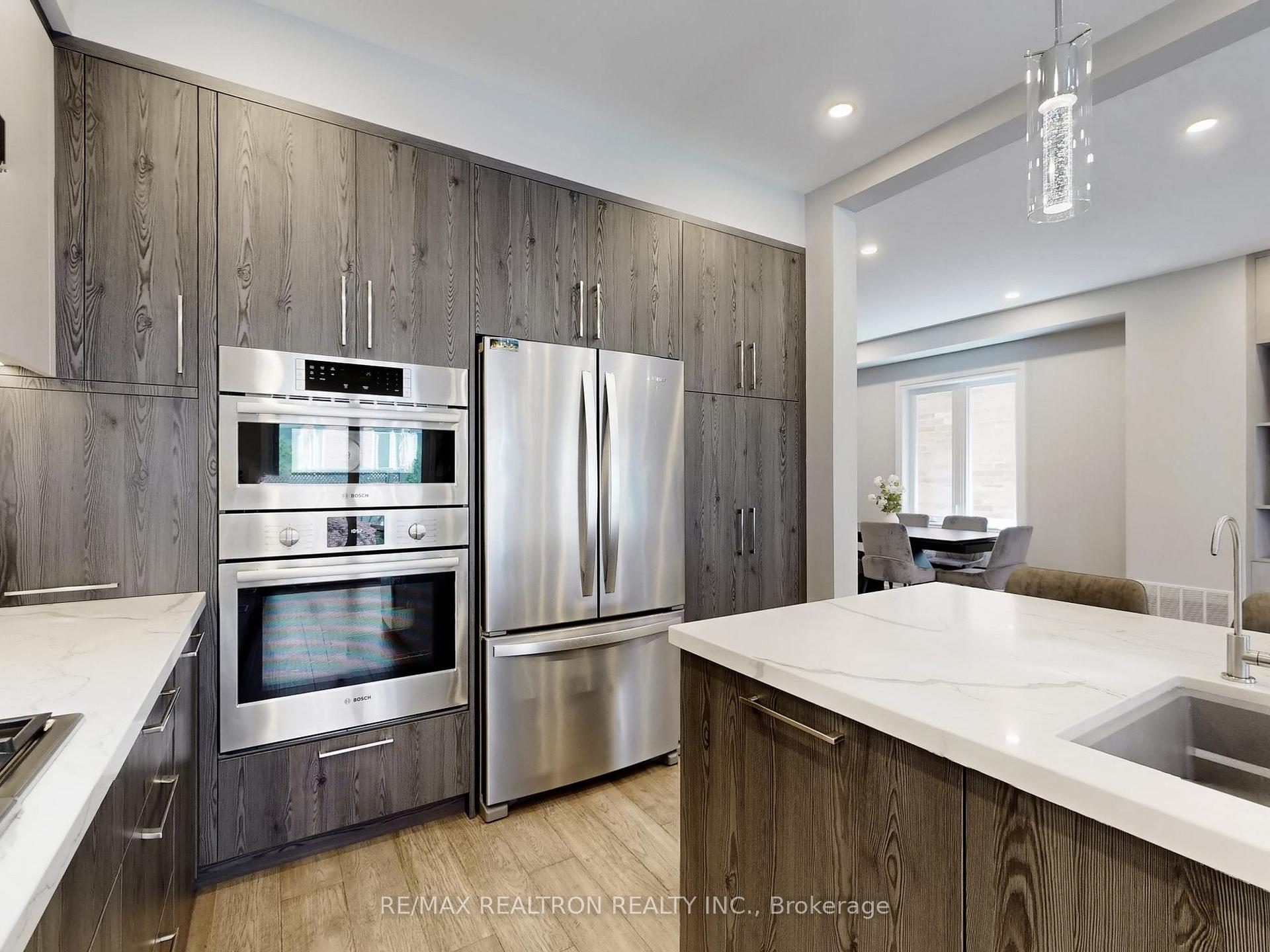 Photo 10 of 115 Bentoak Crescent, Vaughan, Patterson — HOMEH