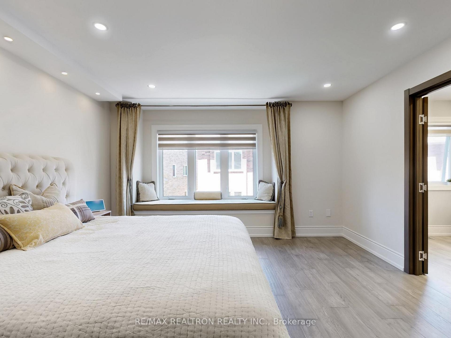 Photo 18 of 115 Bentoak Crescent, Vaughan, Patterson — HOMEH