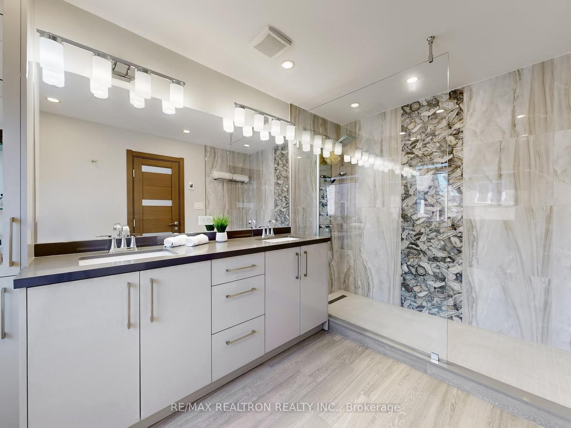 Photo 22 of 115 Bentoak Crescent, Vaughan, Patterson — HOMEH