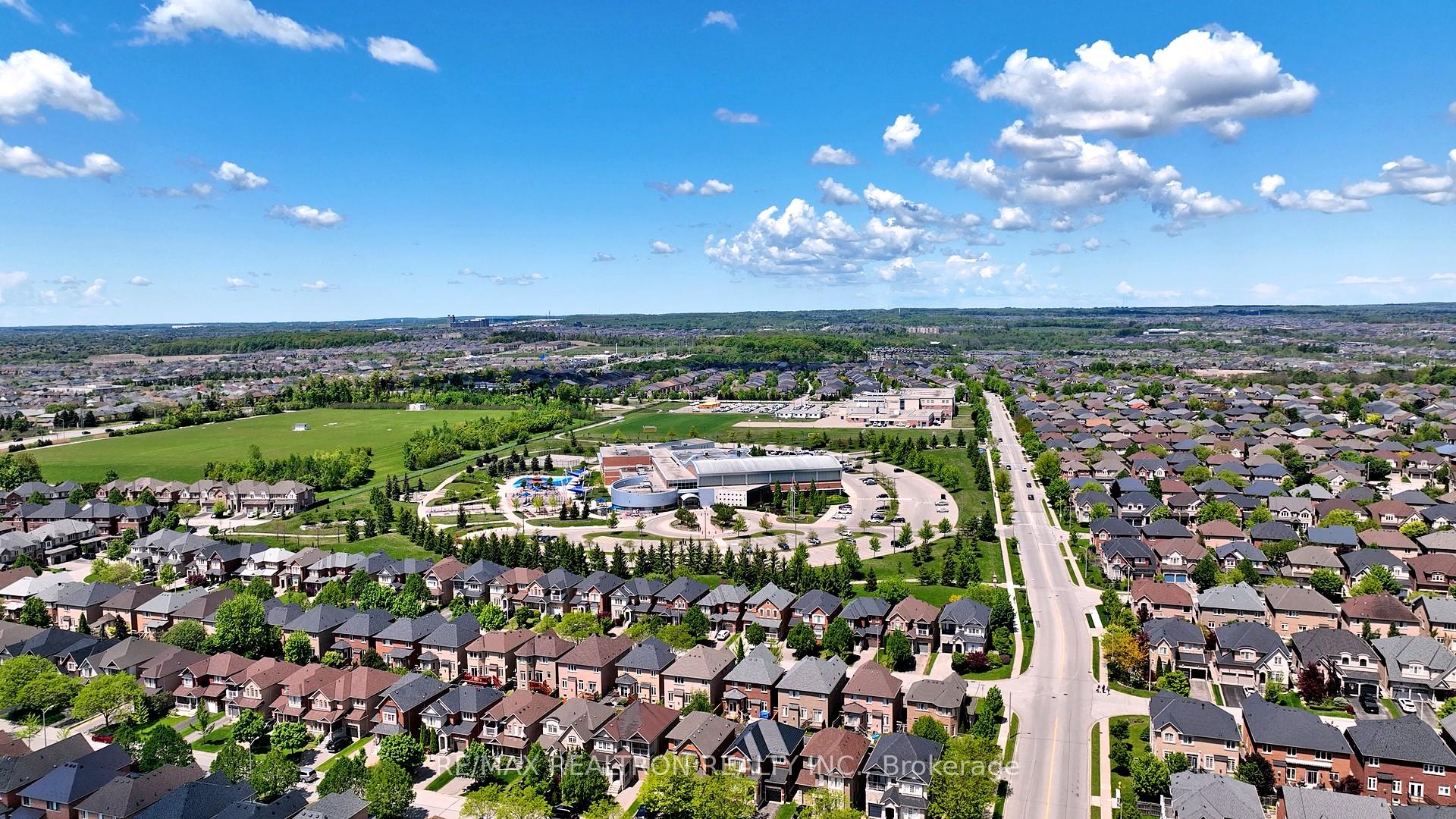 Photo 40 of 115 Bentoak Crescent, Vaughan, Patterson — HOMEH