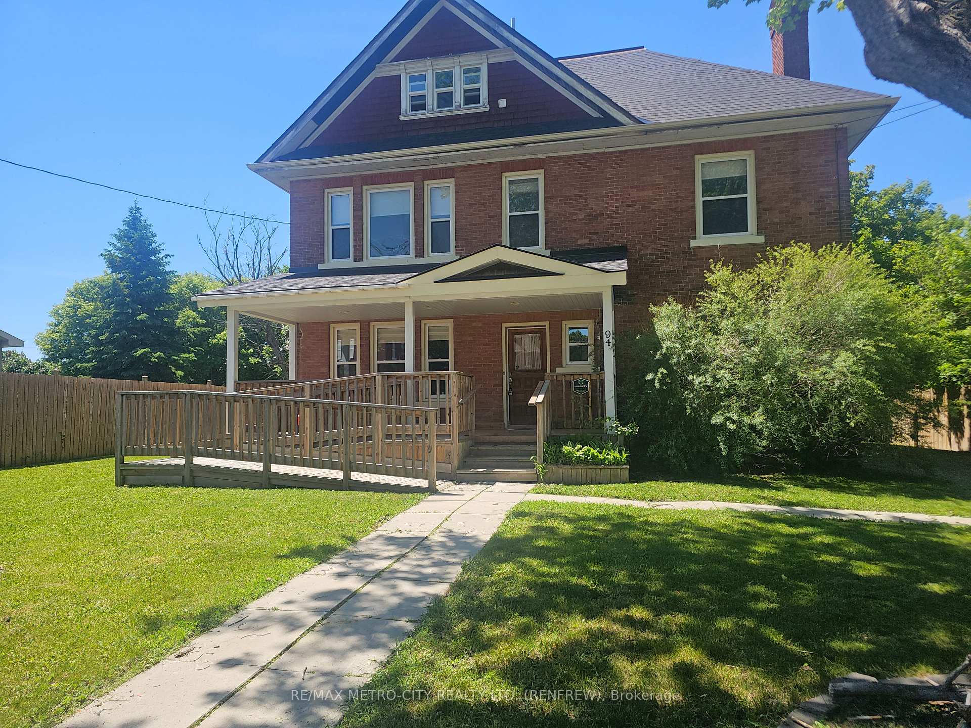Photo of 94 Argyle Street N