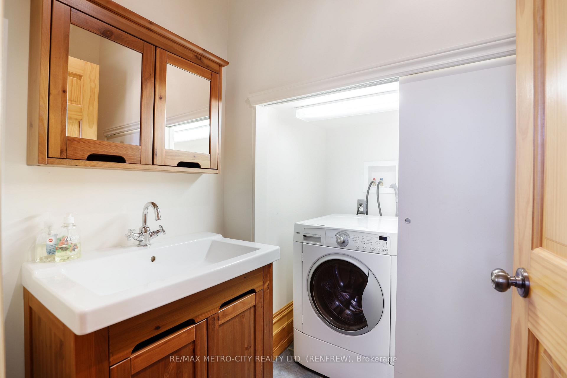 Photo 14 of 94 Argyle Street N, Renfrew, Renfrew — HOMEH