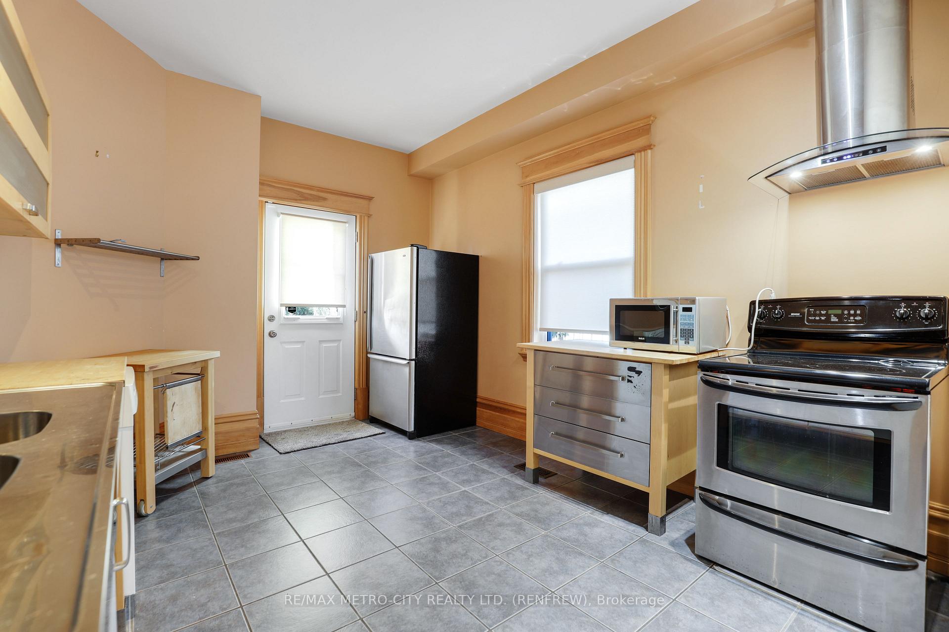 Photo 18 of 94 Argyle Street N, Renfrew, Renfrew — HOMEH