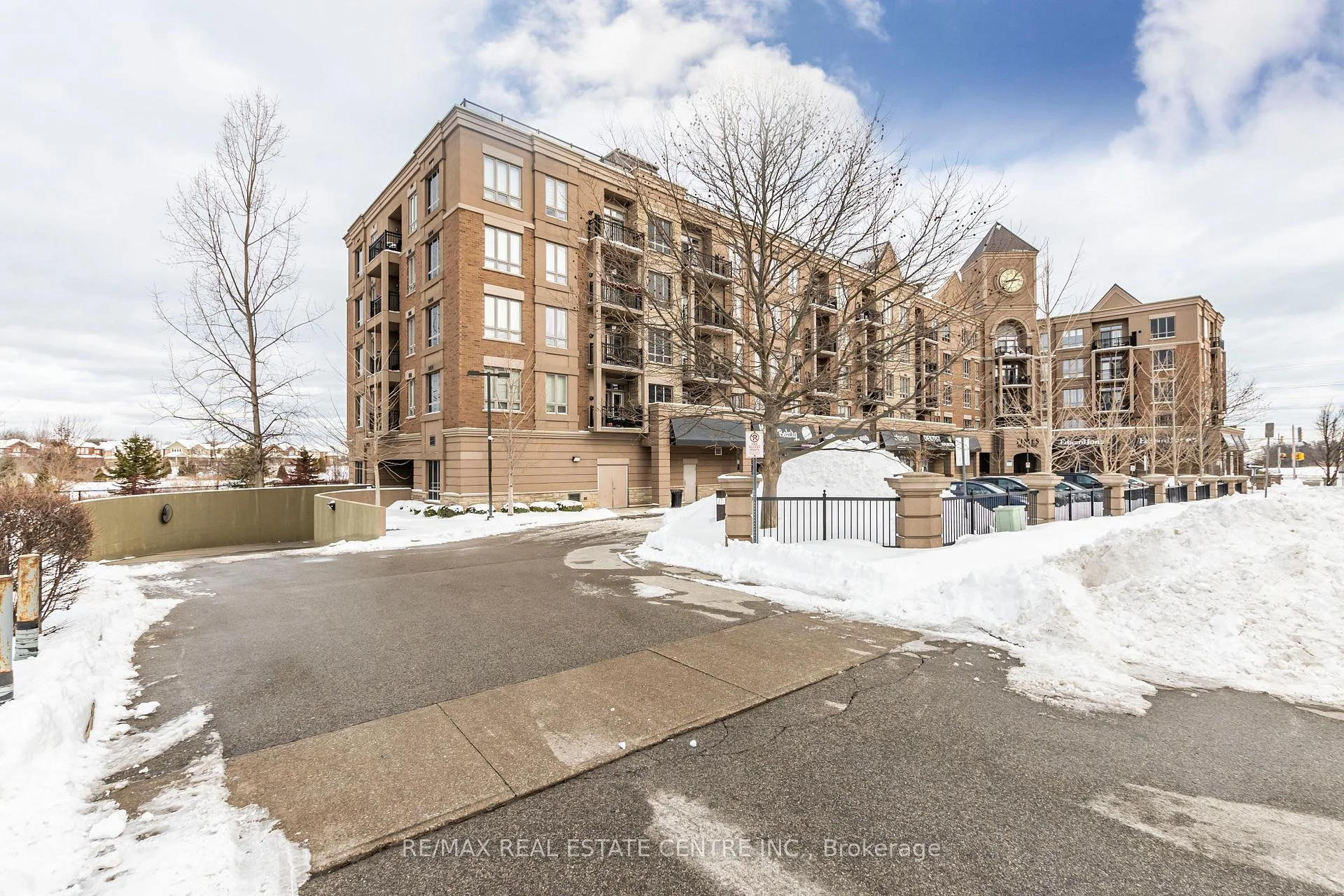 Photo 4 of Unit 108, 5327 Upper Middle Road, Burlington, Orchard — HOMEH