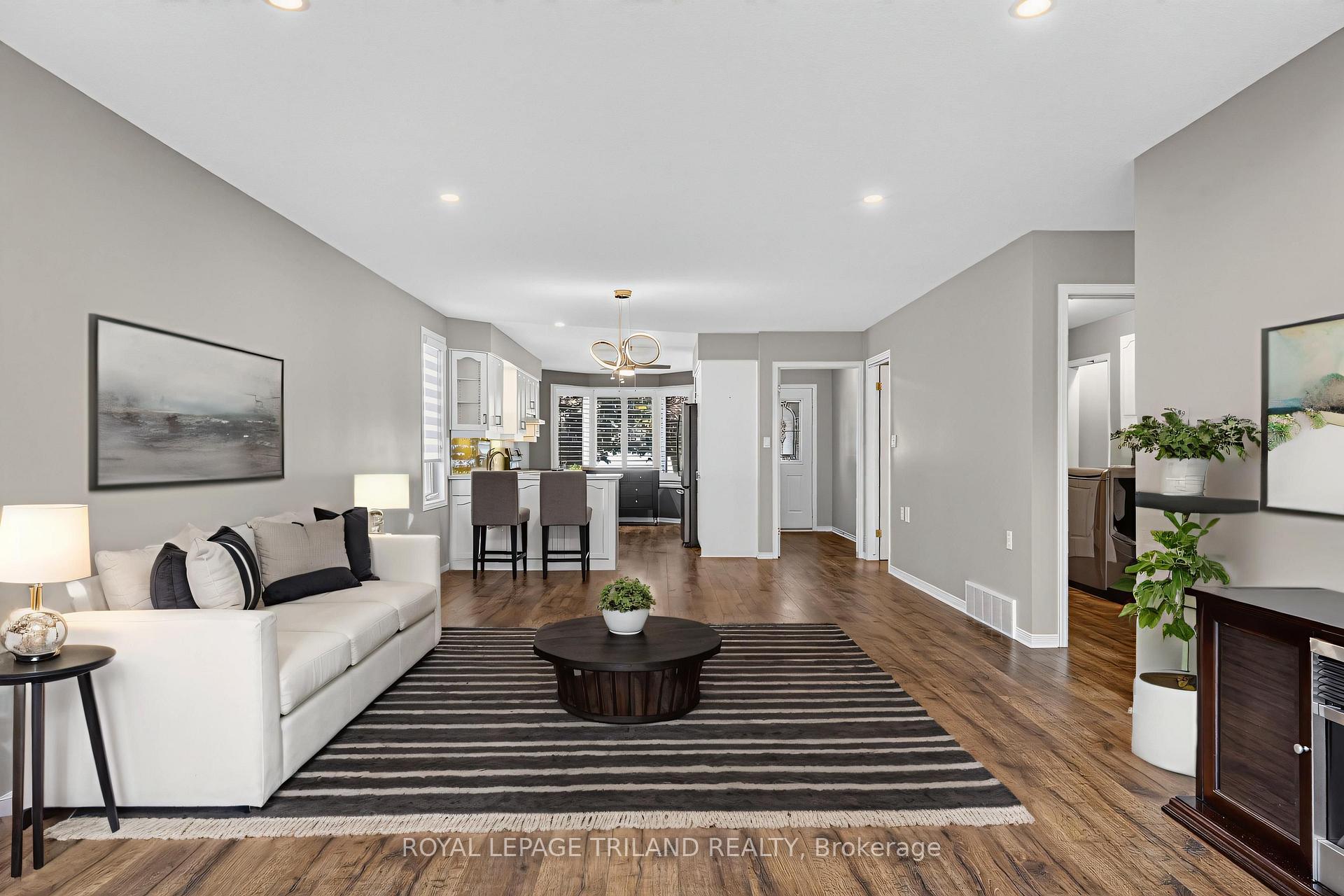 Photo 5 of 52 Ilderbrook Circle, Middlesex Centre, Ilderton — HOMEH