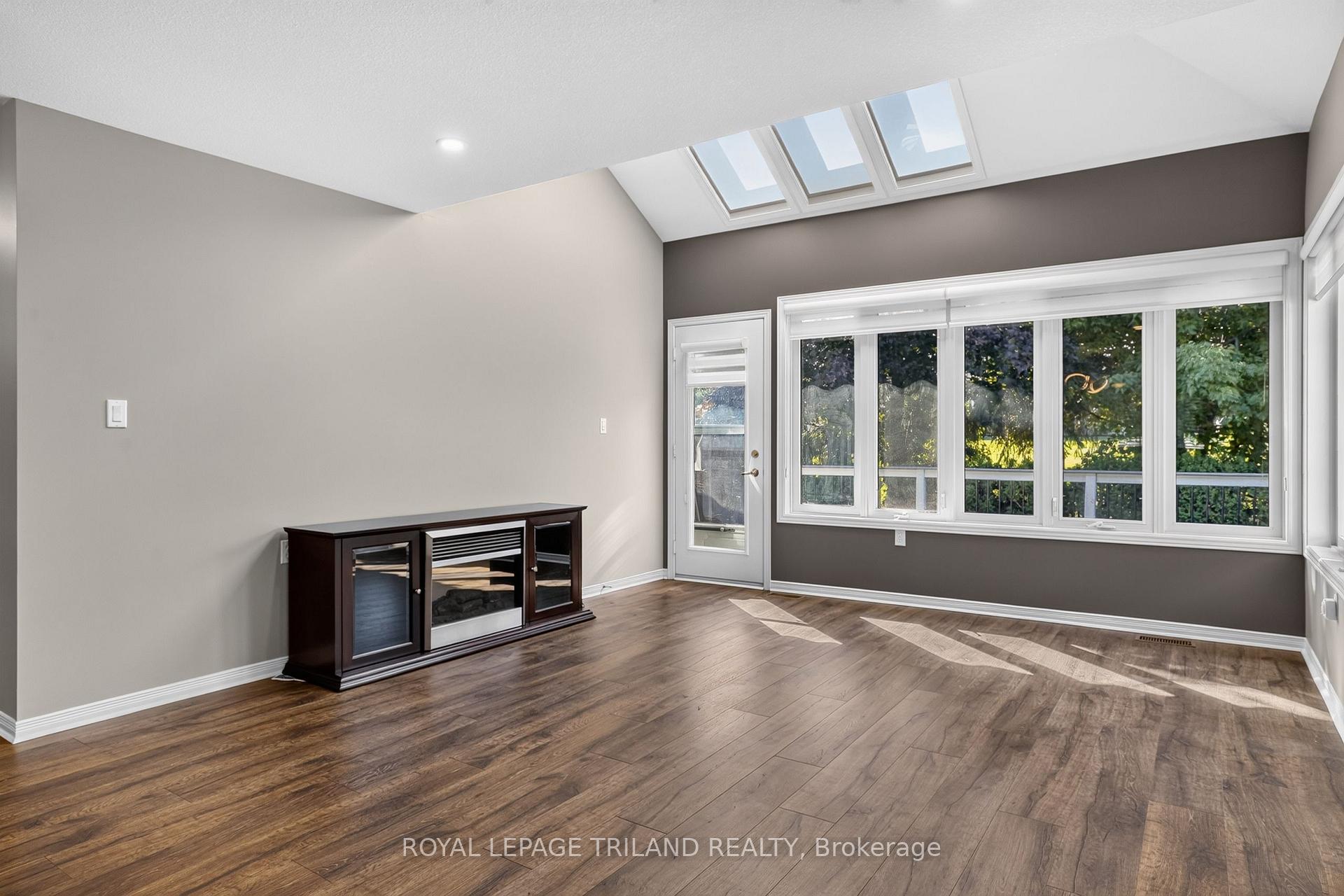 Photo 12 of 52 Ilderbrook Circle, Middlesex Centre, Ilderton — HOMEH