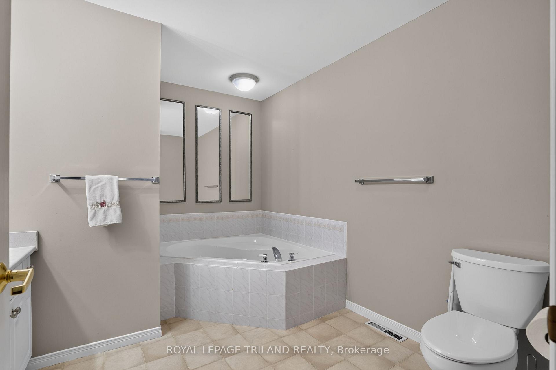 Photo 15 of 52 Ilderbrook Circle, Middlesex Centre, Ilderton — HOMEH
