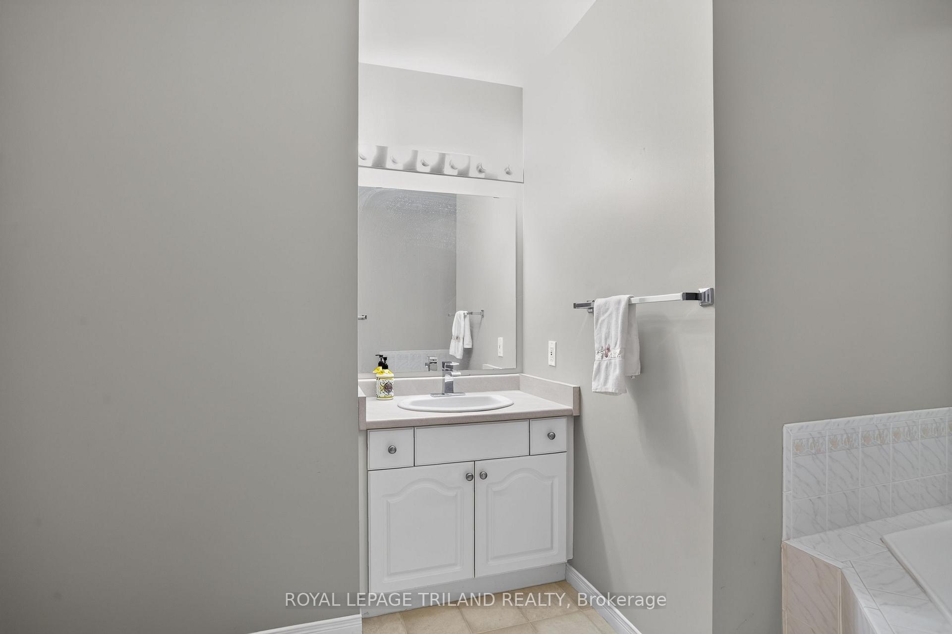 Photo 16 of 52 Ilderbrook Circle, Middlesex Centre, Ilderton — HOMEH