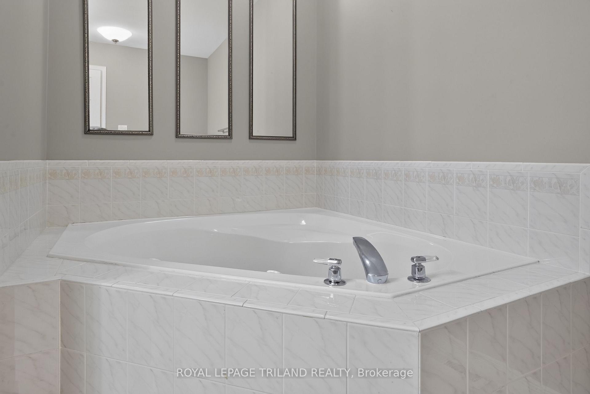 Photo 17 of 52 Ilderbrook Circle, Middlesex Centre, Ilderton — HOMEH