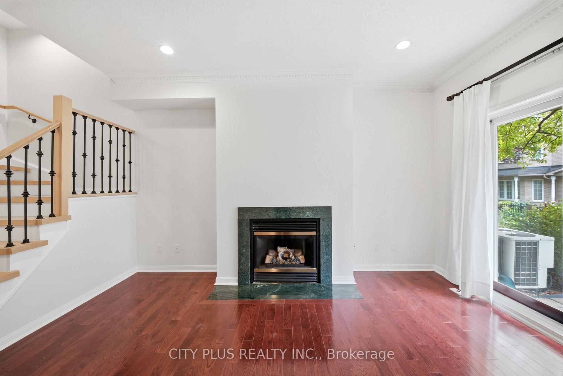 Photo 2 of Unit 3A, 21 St. Moritz Way, Markham, Unionville — HOMEH