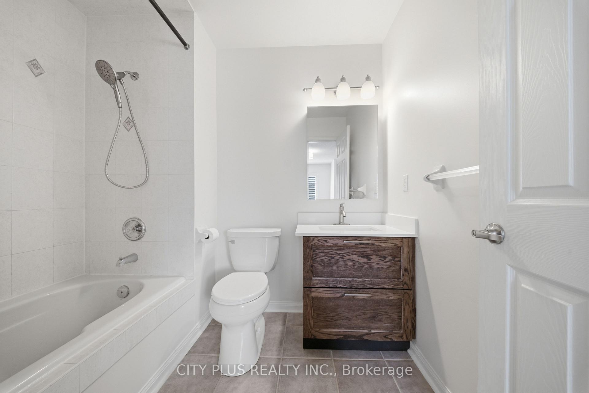 Photo 13 of Unit 3A, 21 St. Moritz Way, Markham, Unionville — HOMEH