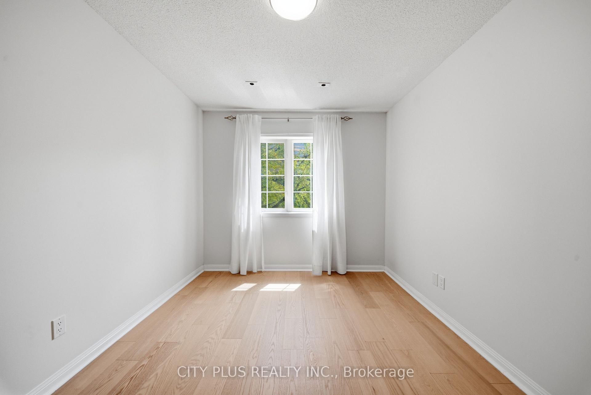 Photo 14 of Unit 3A, 21 St. Moritz Way, Markham, Unionville — HOMEH