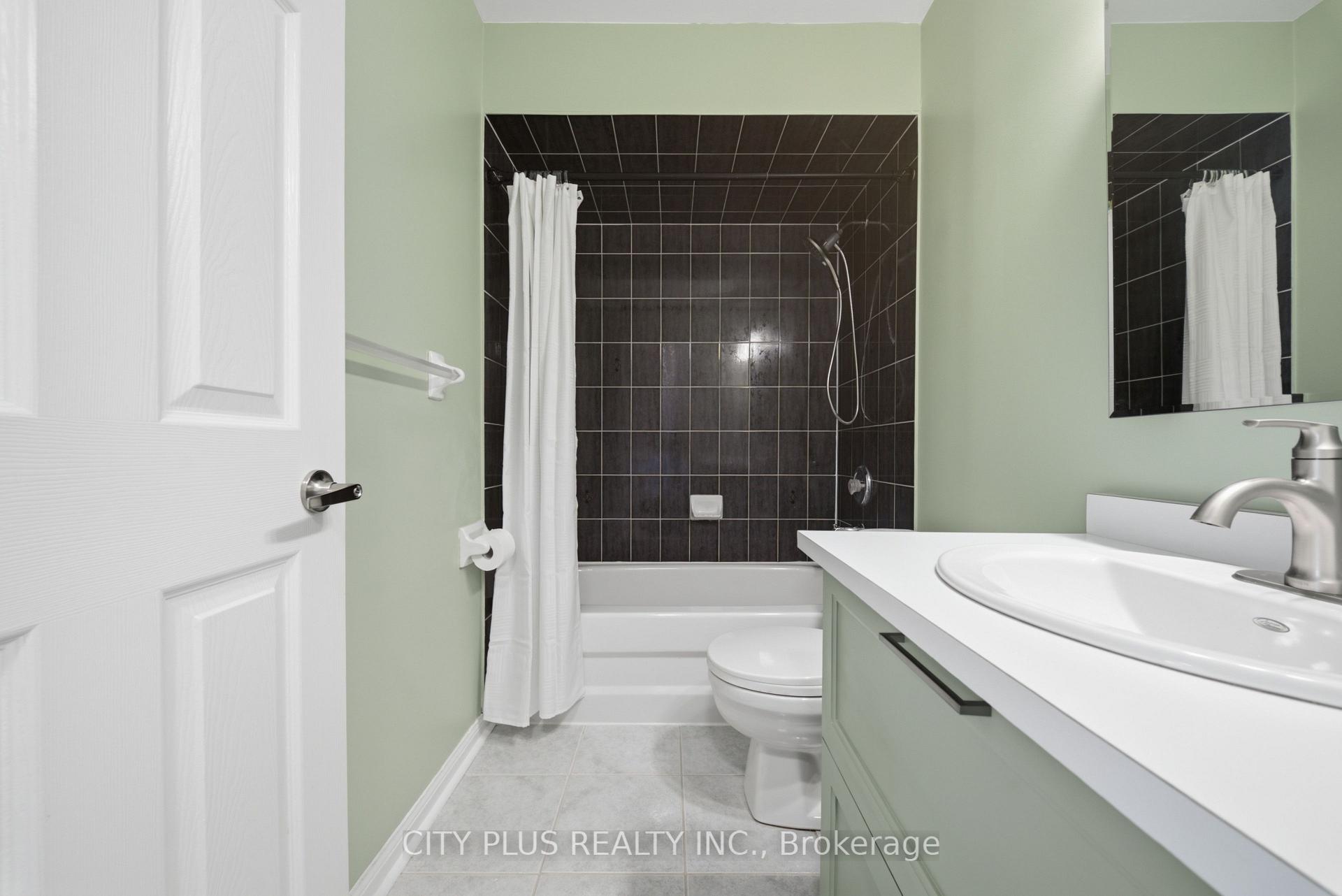 Photo 23 of Unit 3A, 21 St. Moritz Way, Markham, Unionville — HOMEH