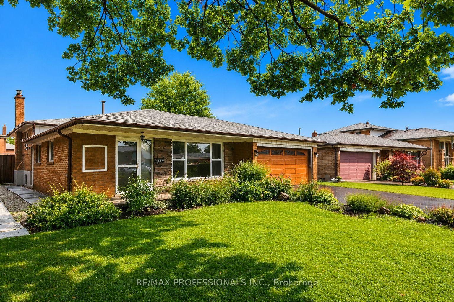 Photo 2 of 7449 Pickfair Drive, Mississauga, Malton — HOMEH