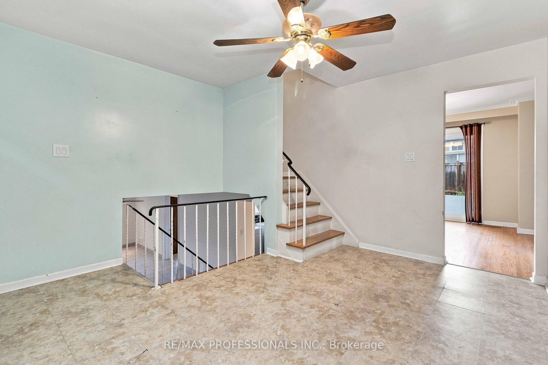 Photo 7 of 7449 Pickfair Drive, Mississauga, Malton — HOMEH