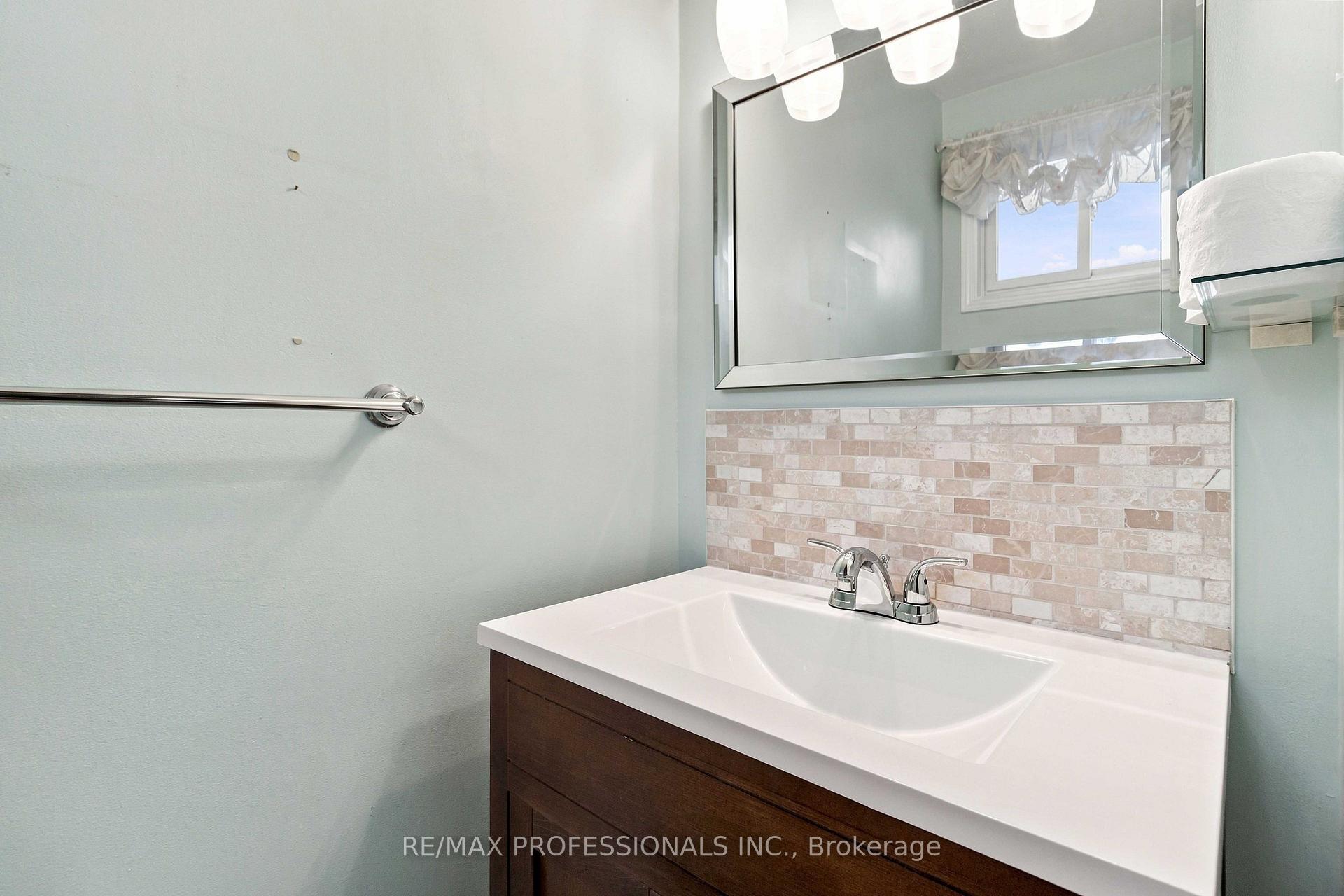 Photo 15 of 7449 Pickfair Drive, Mississauga, Malton — HOMEH