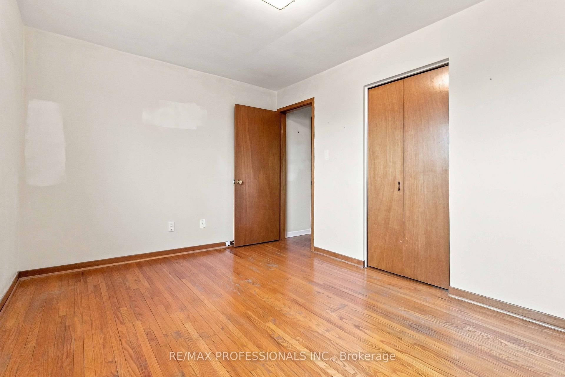Photo 18 of 7449 Pickfair Drive, Mississauga, Malton — HOMEH