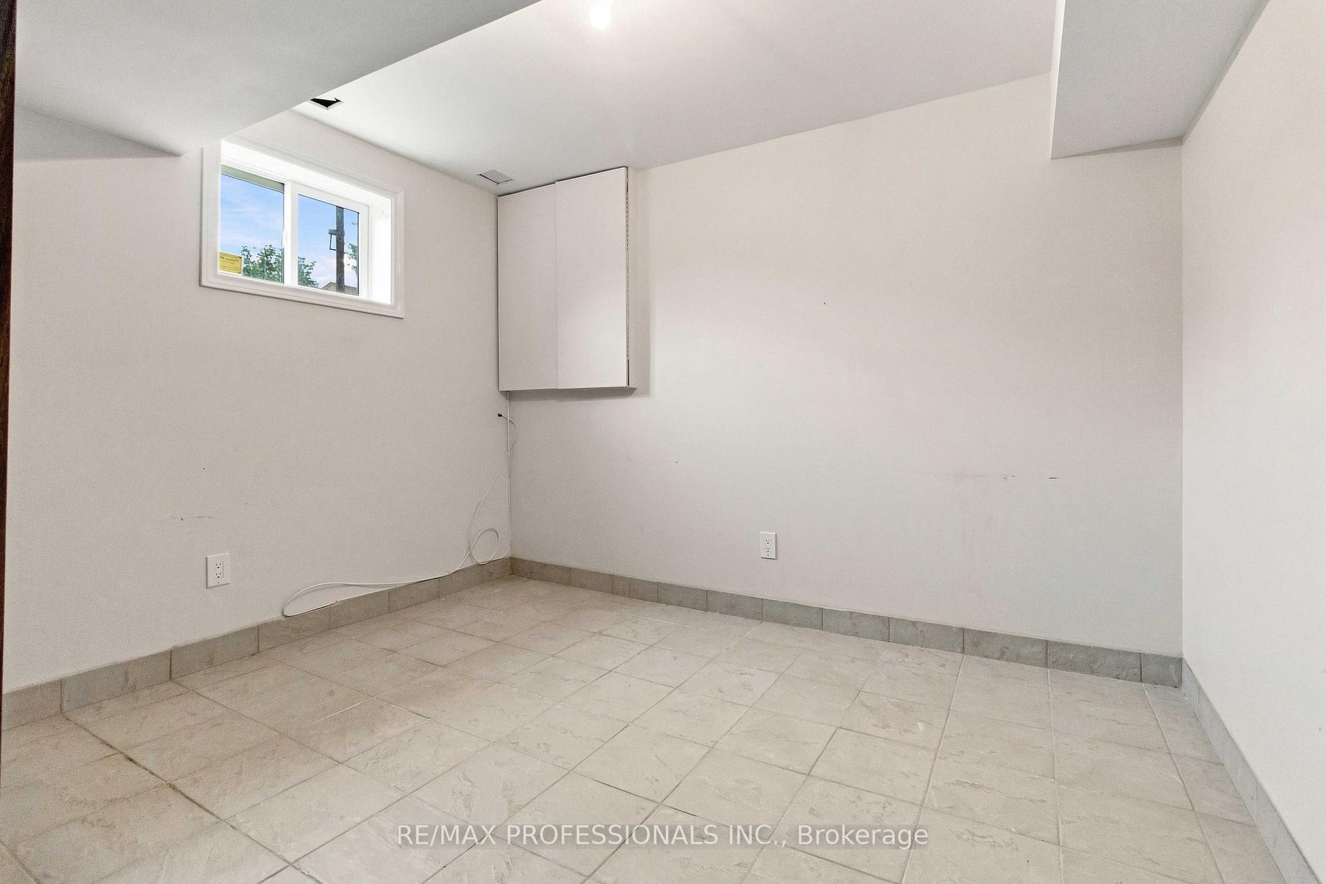Photo 26 of 7449 Pickfair Drive, Mississauga, Malton — HOMEH