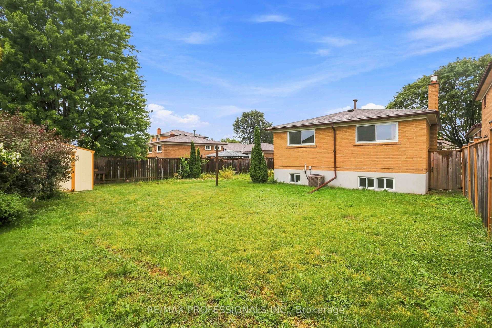 Photo 32 of 7449 Pickfair Drive, Mississauga, Malton — HOMEH