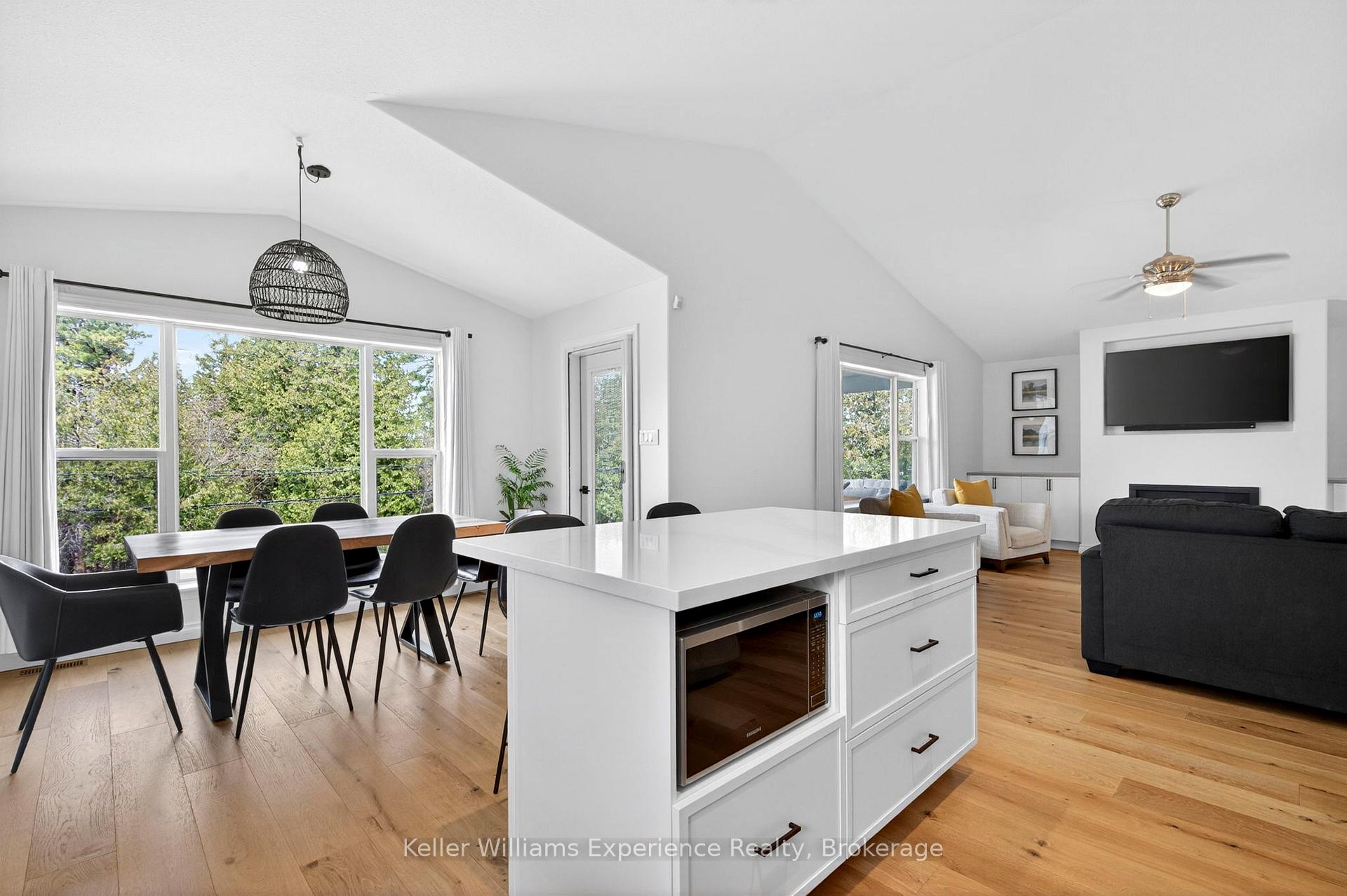 Photo 5 of 75 Hoyt Avenue, Tay, Victoria Harbour — HOMEH