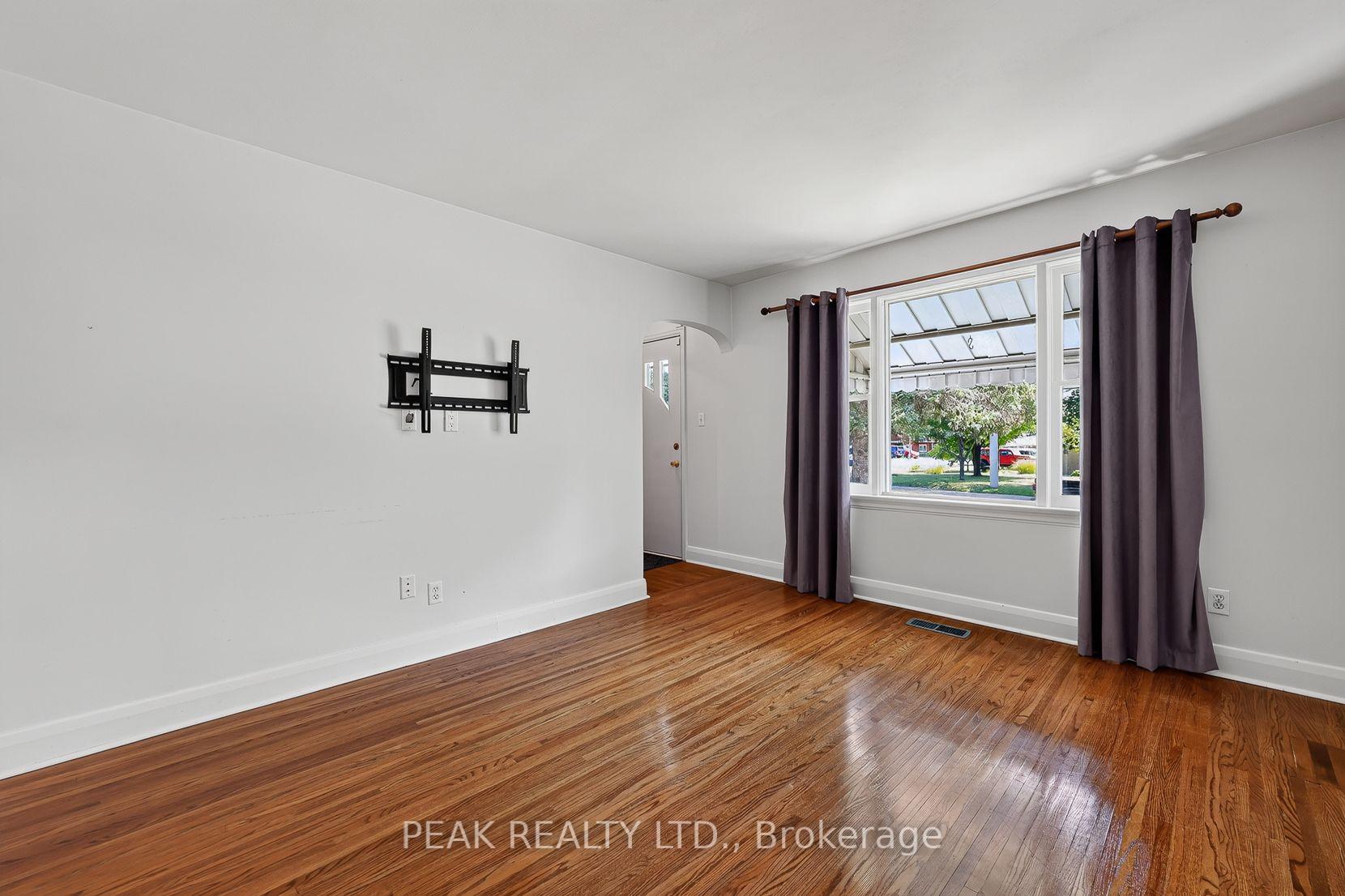 Photo 10 of 78 Belleview Avenue, Kitchener, Auditorium — HOMEH