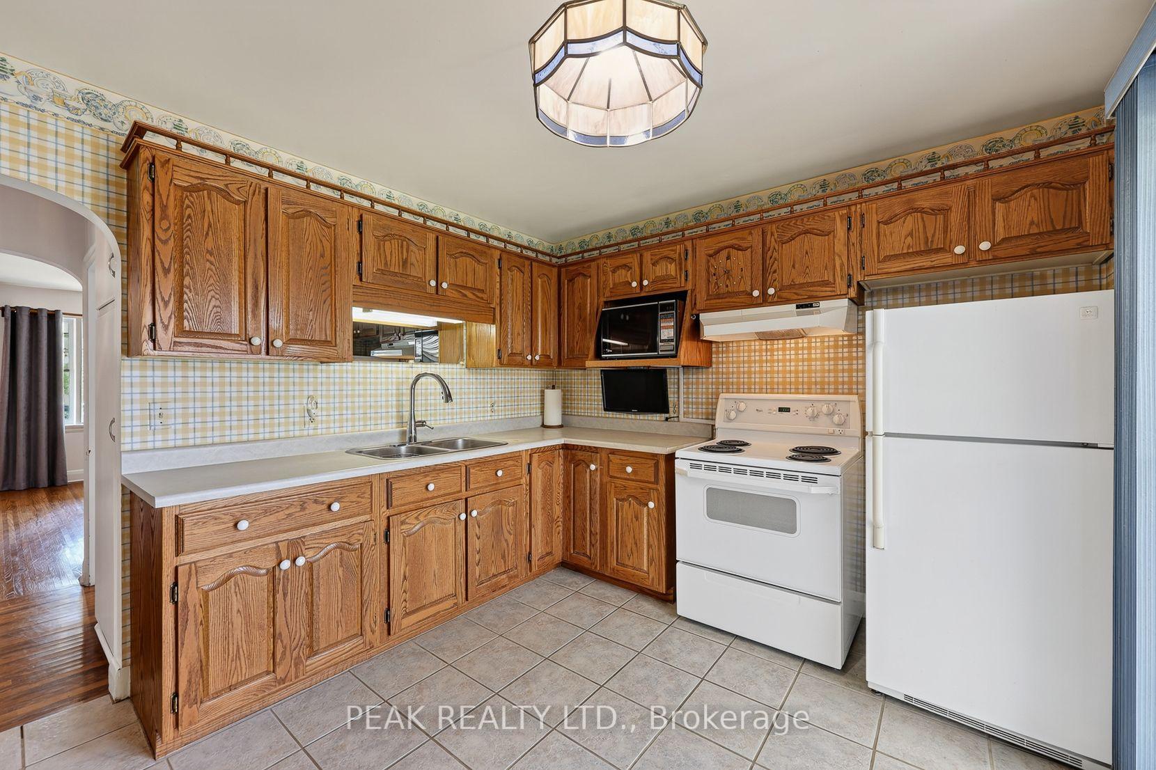 Photo 12 of 78 Belleview Avenue, Kitchener, Auditorium — HOMEH
