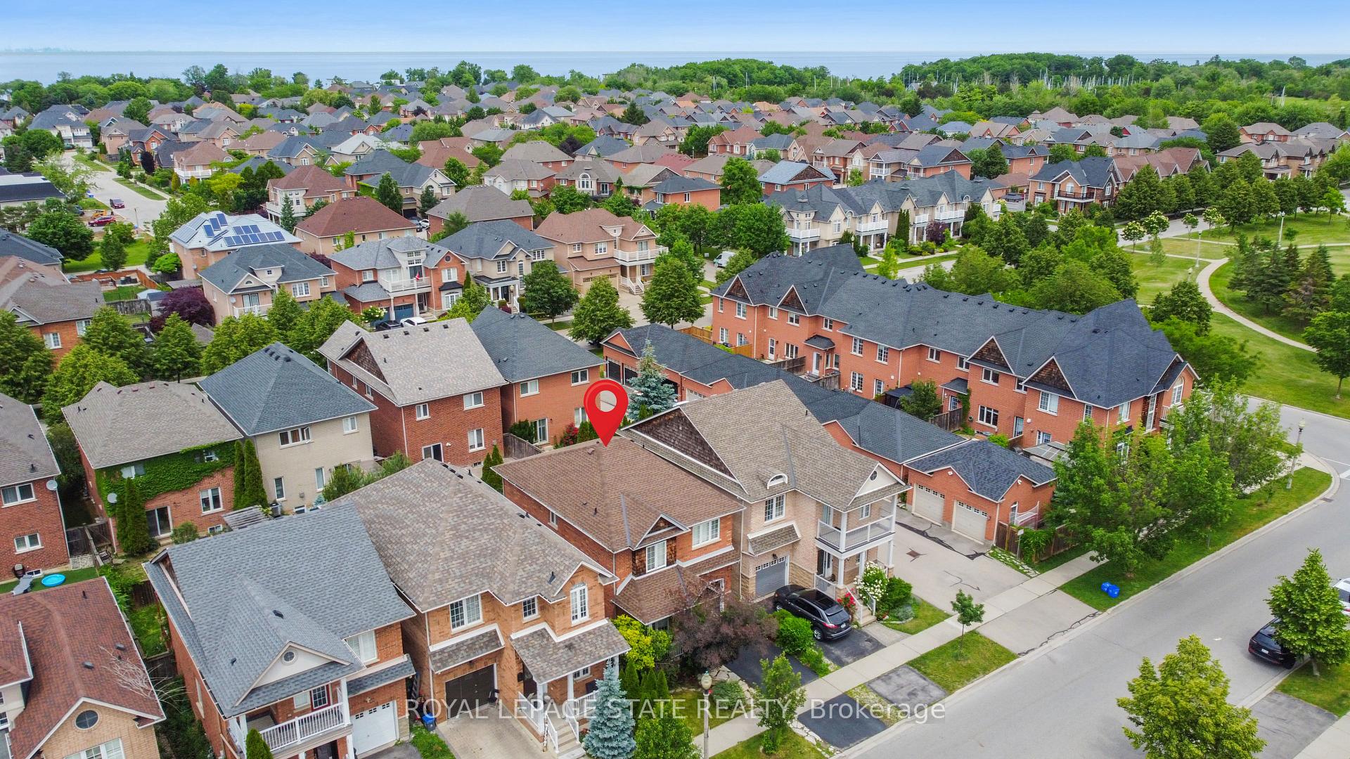 Photo 1 of 33 Panorama Way, Hamilton, Stoney Creek — HOMEH