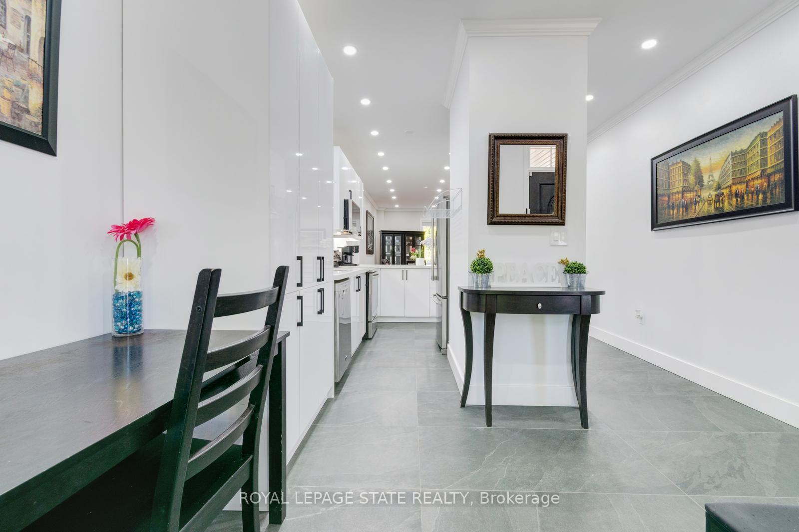 Photo 5 of 33 Panorama Way, Hamilton, Stoney Creek — HOMEH