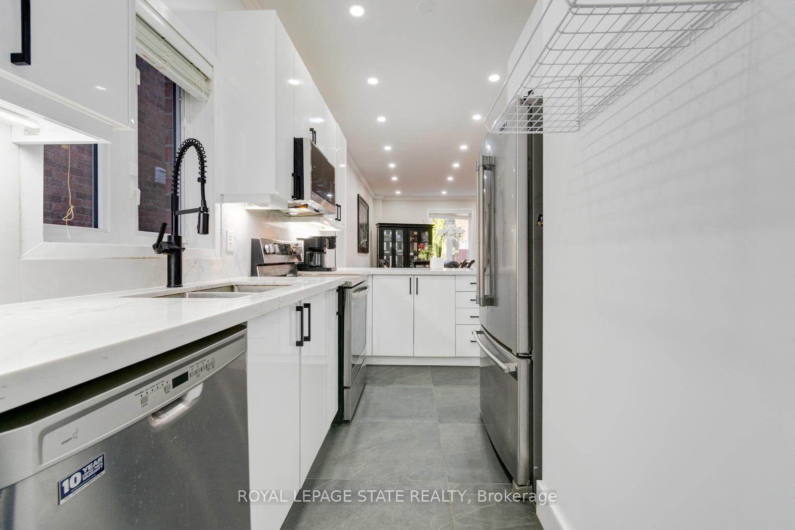 Photo 7 of 33 Panorama Way, Hamilton, Stoney Creek — HOMEH