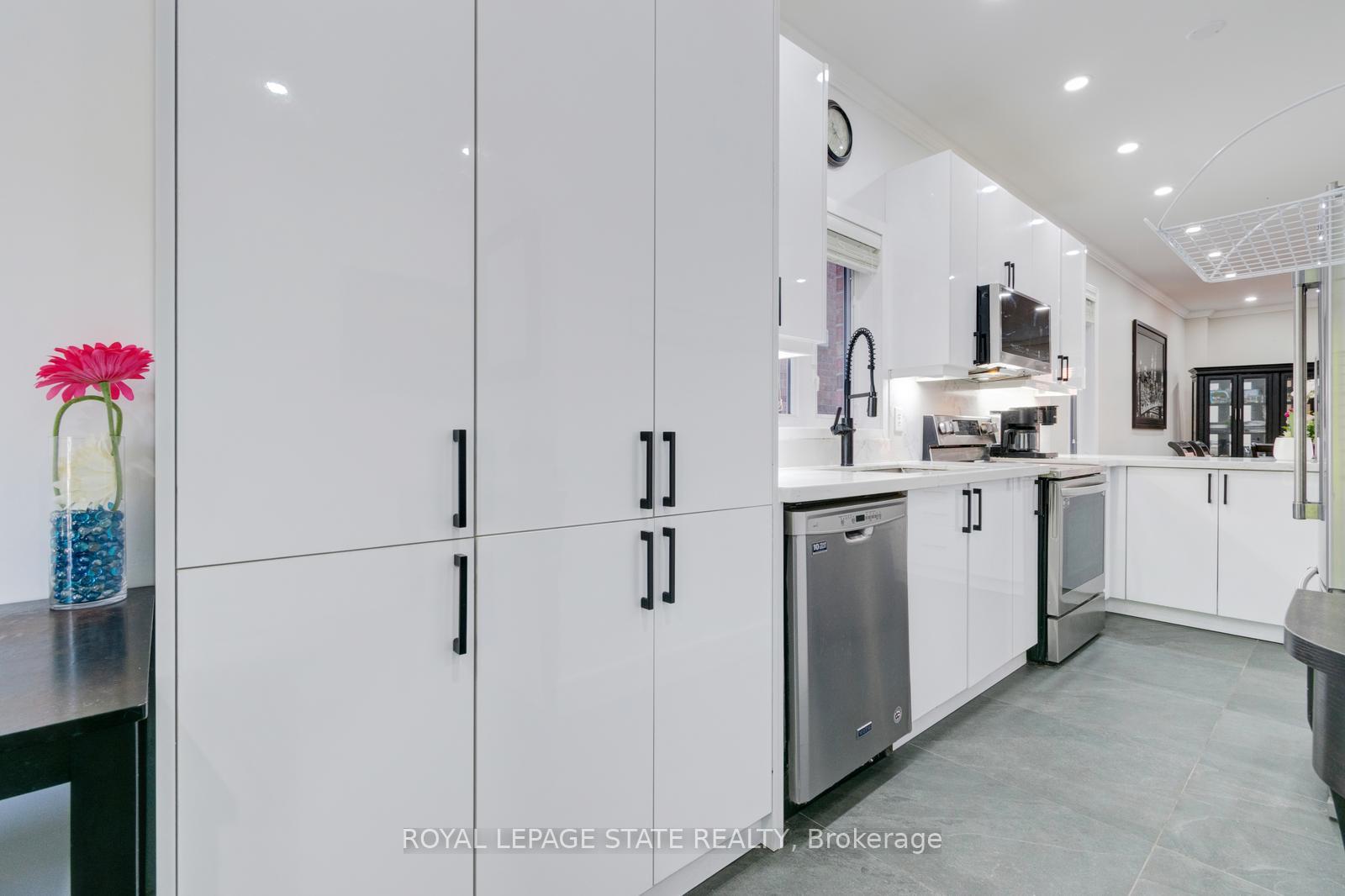 Photo 10 of 33 Panorama Way, Hamilton, Stoney Creek — HOMEH