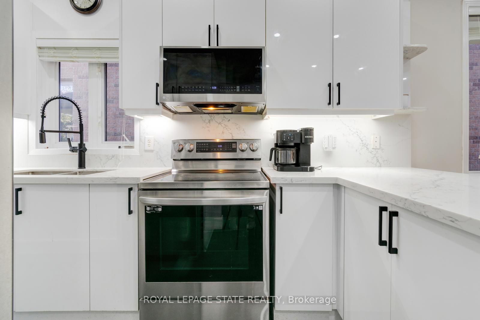 Photo 12 of 33 Panorama Way, Hamilton, Stoney Creek — HOMEH