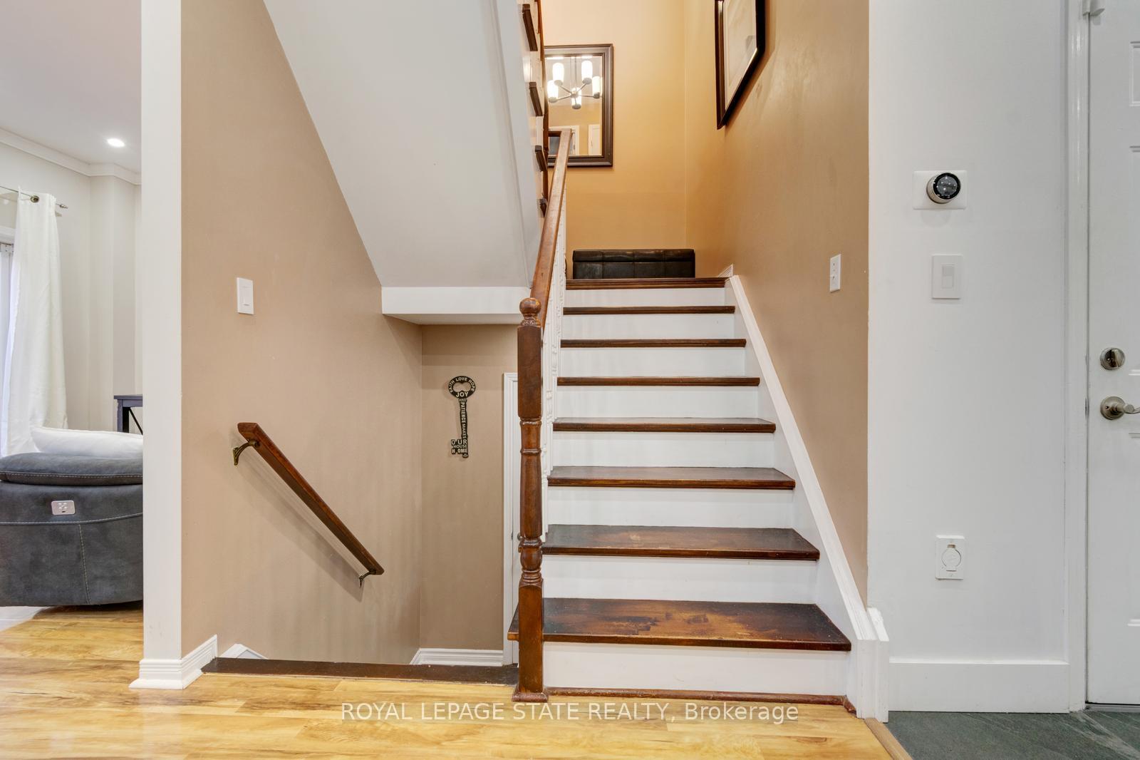 Photo 23 of 33 Panorama Way, Hamilton, Stoney Creek — HOMEH