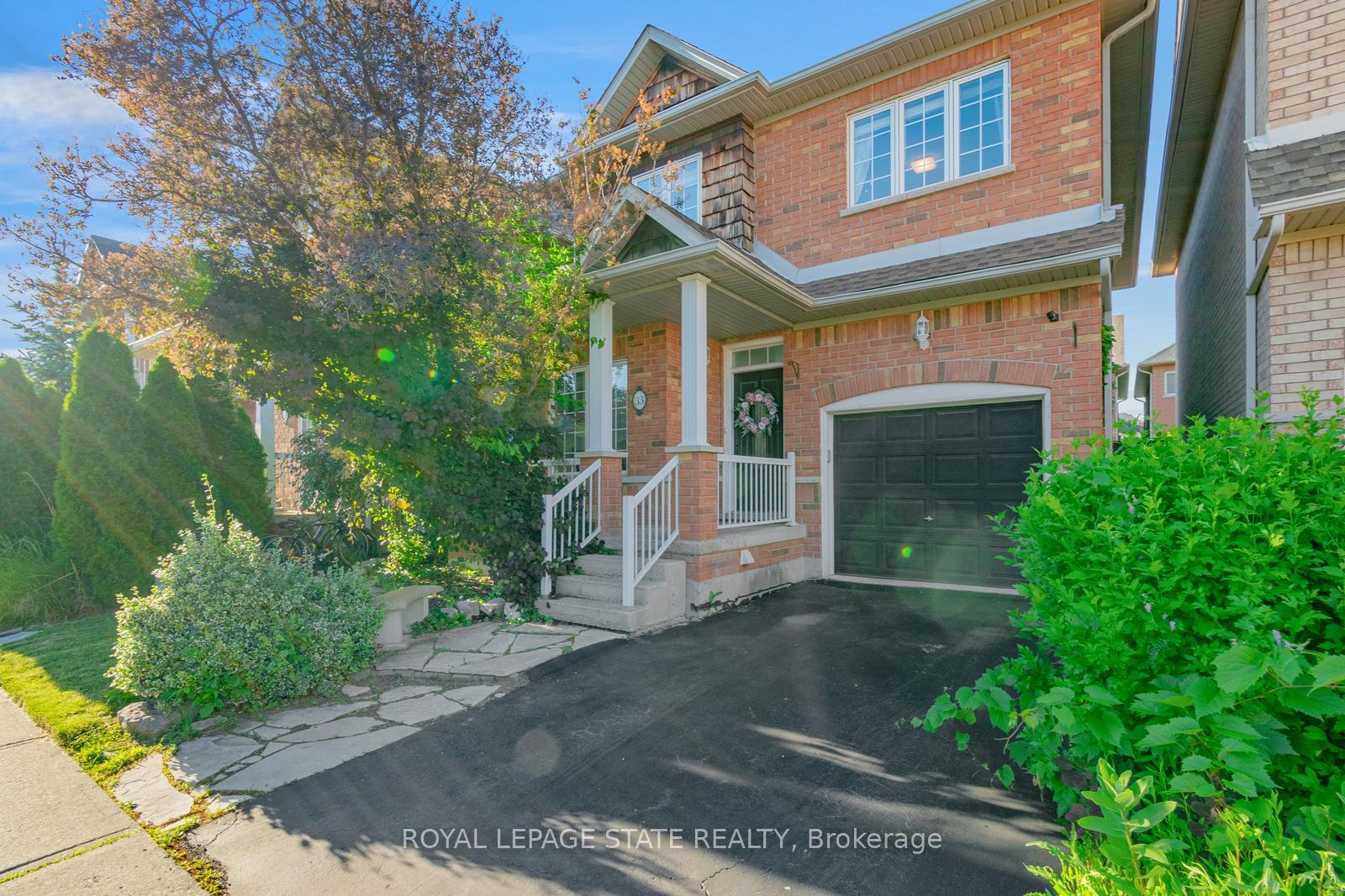 Photo 2 of 33 Panorama Way, Hamilton, Stoney Creek — HOMEH