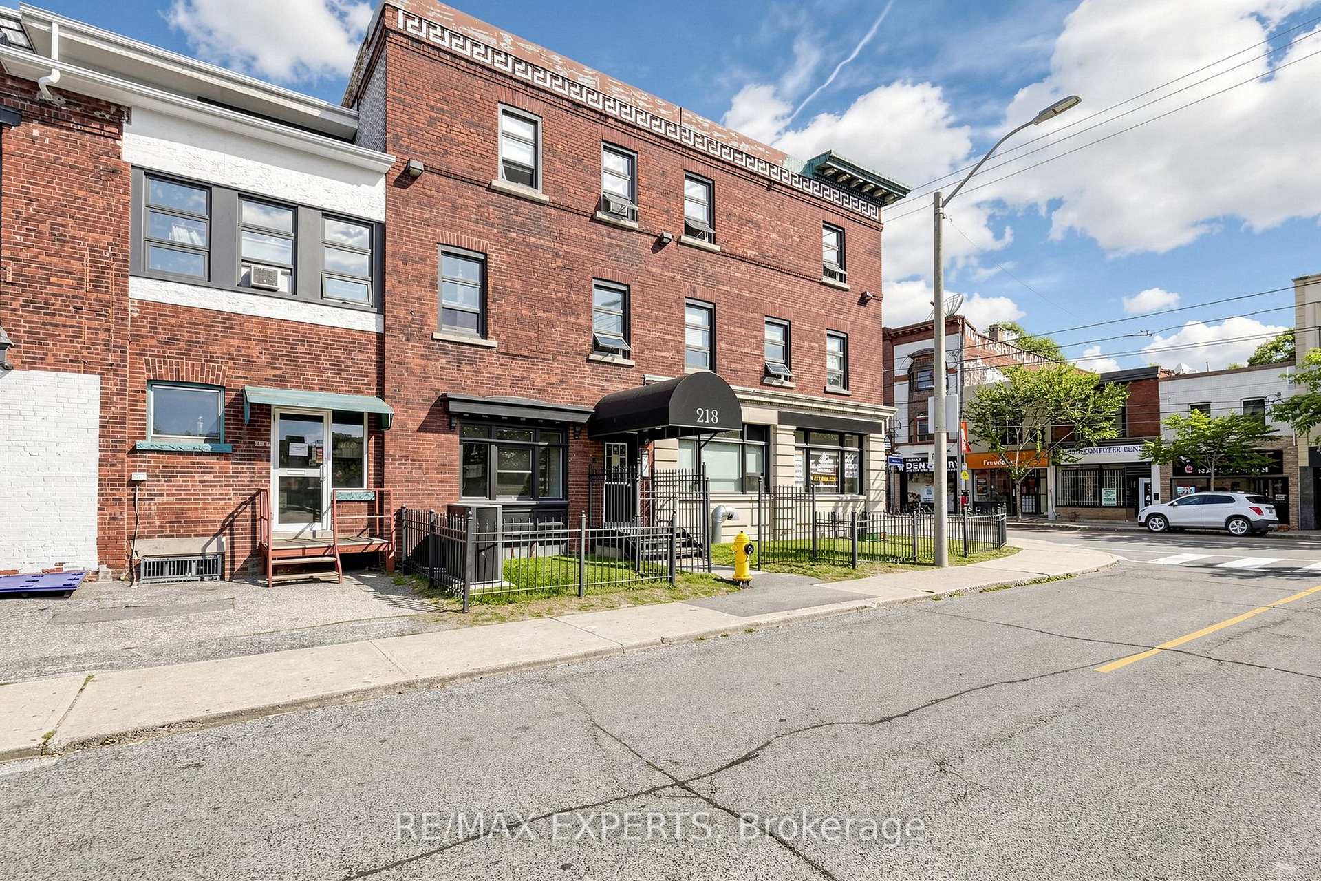 Photo 3 of Unit 204, 218 Close Avenue, Toronto, South Parkdale — HOMEH