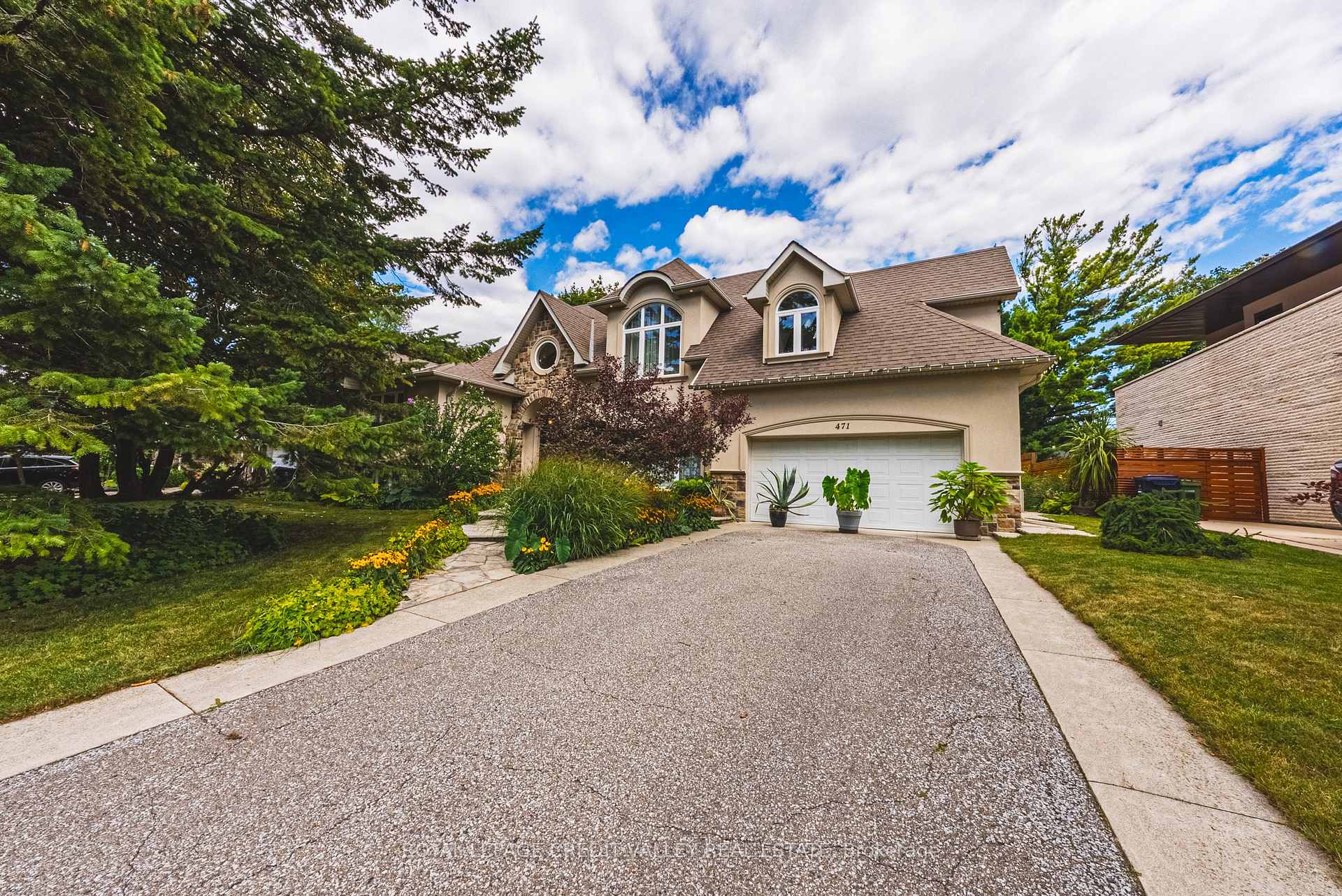 Photo 2 of 471 The Kingsway, Etobicoke, Kingsway South — HOMEH