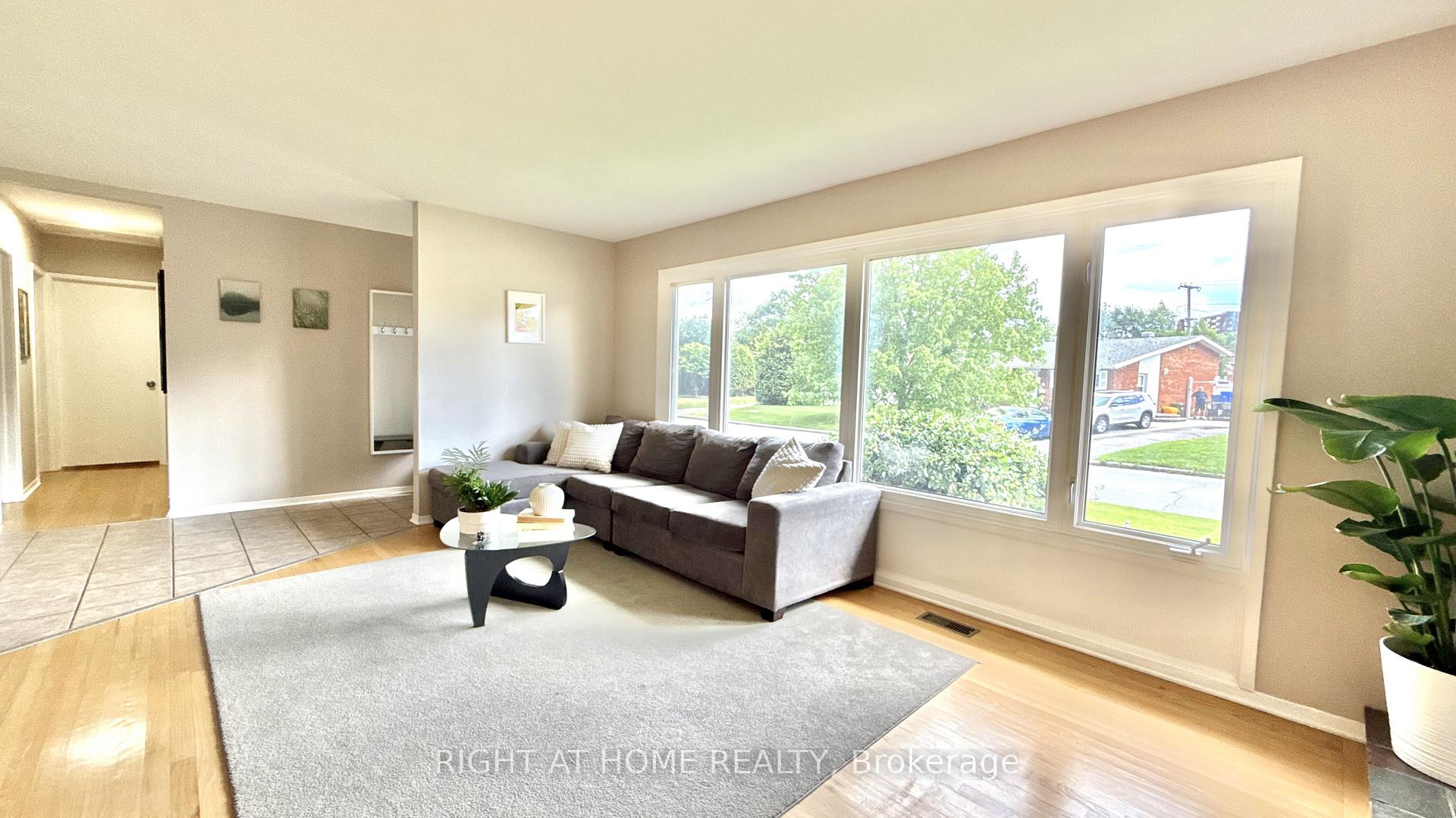 Photo 6 of 989 Goren Avenue, Ottawa, Elmvale Acres/Urbandale — HOMEH
