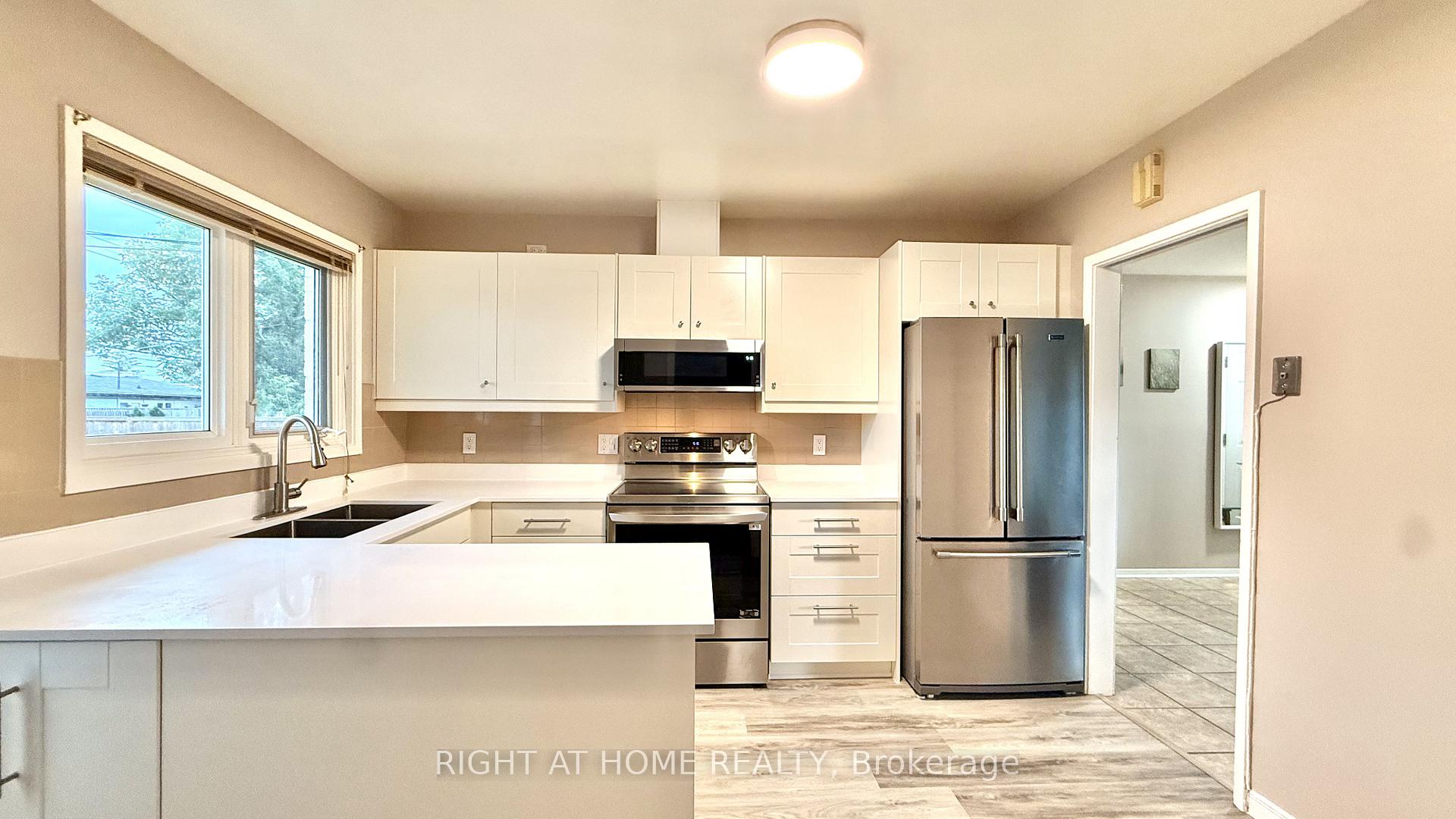 Photo 14 of 989 Goren Avenue, Ottawa, Elmvale Acres/Urbandale — HOMEH