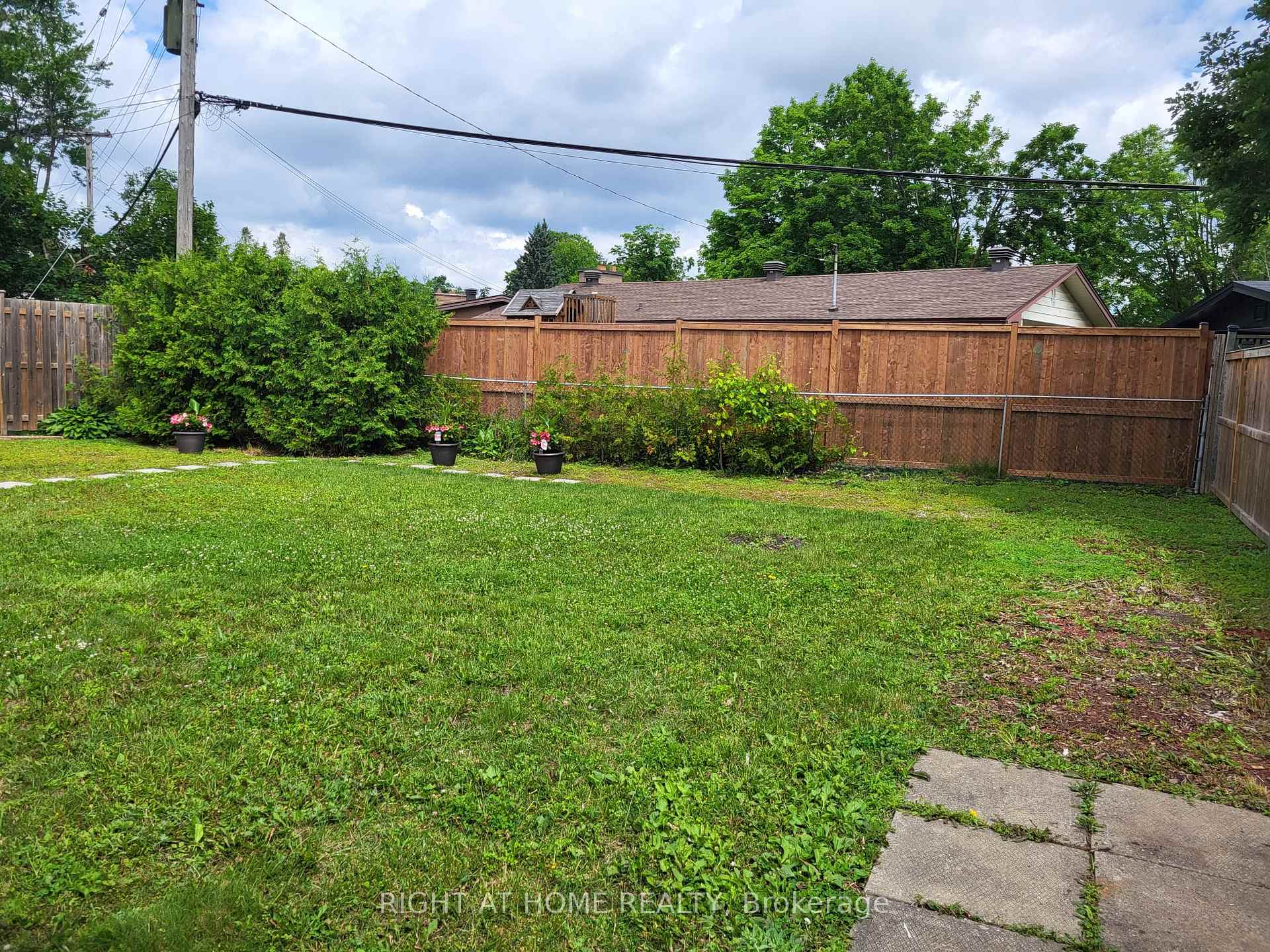 Photo 24 of 989 Goren Avenue, Ottawa, Elmvale Acres/Urbandale — HOMEH