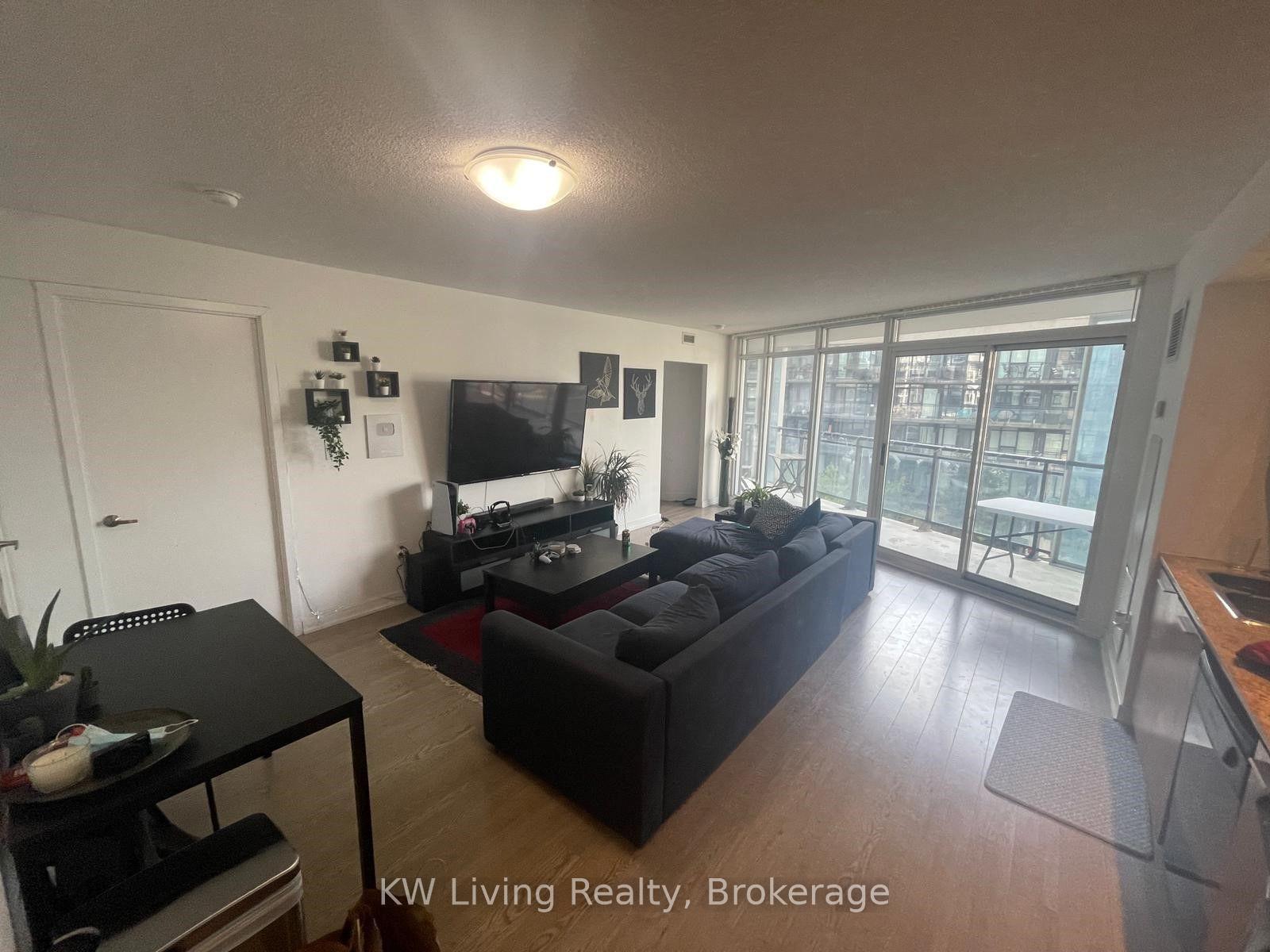 Front of Unit 612, 25 Capreol Court