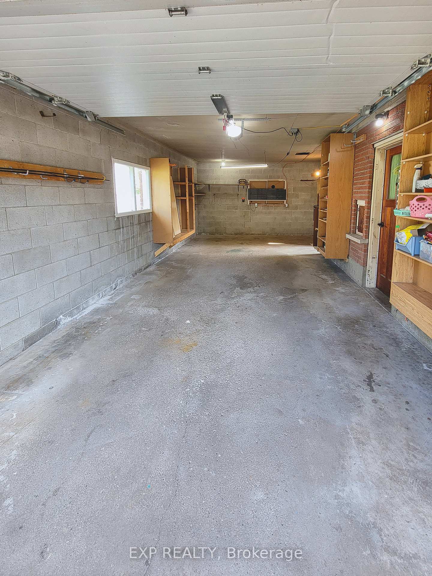 Photo 4 of 186A Lakeshore Road, St. Catharines, Vine/Linwell — HOMEH