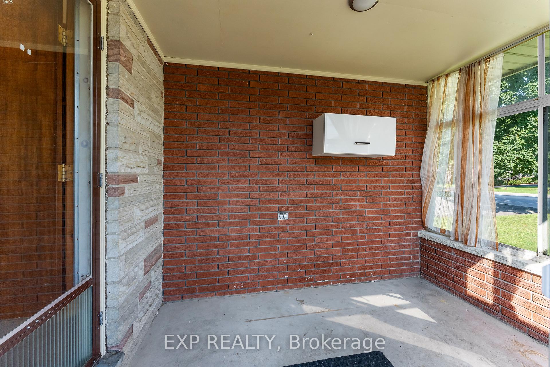 Photo 6 of 186A Lakeshore Road, St. Catharines, Vine/Linwell — HOMEH