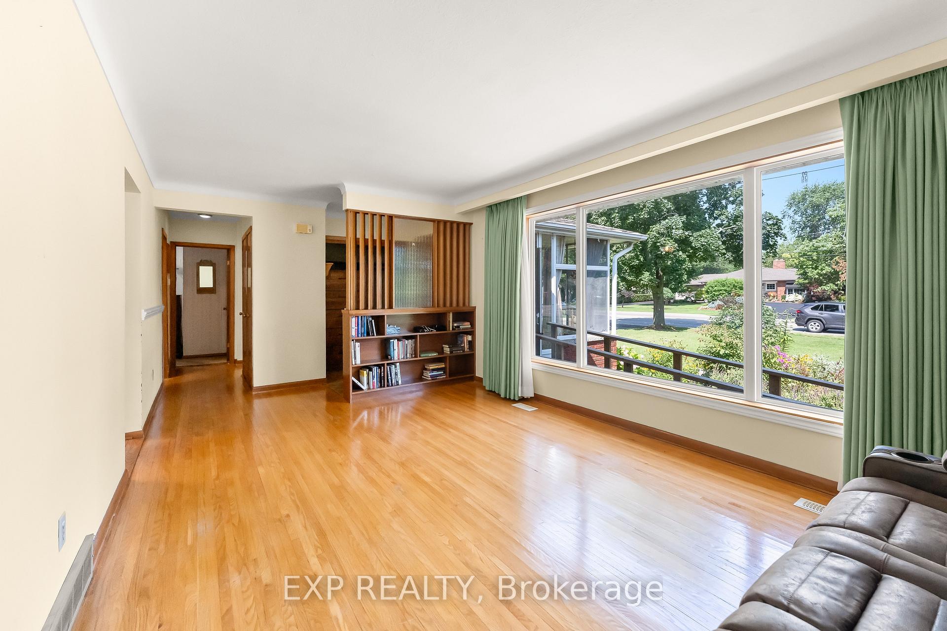 Photo 9 of 186A Lakeshore Road, St. Catharines, Vine/Linwell — HOMEH