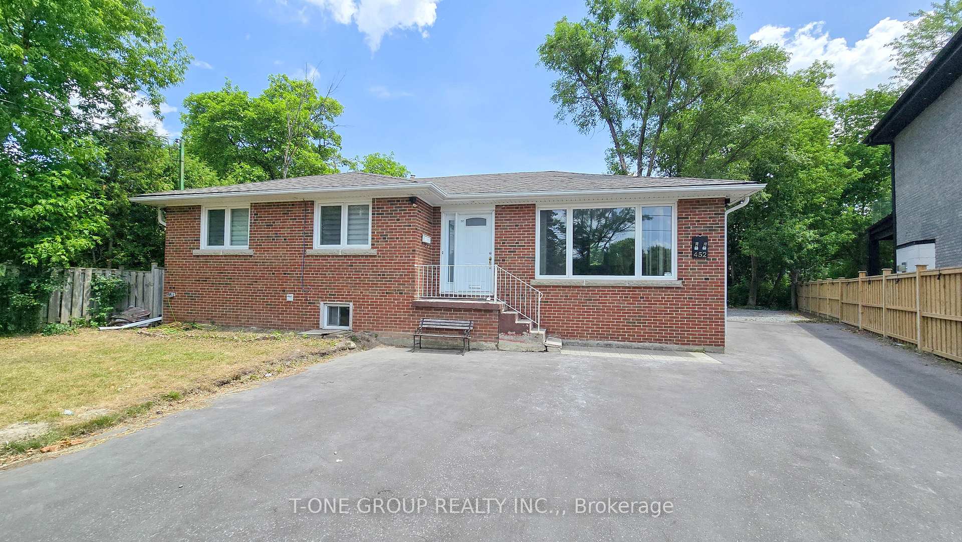 Photo 1 of Unit MAIN, 452 Lynett Crescent, Richmond Hill, Crosby — HOMEH