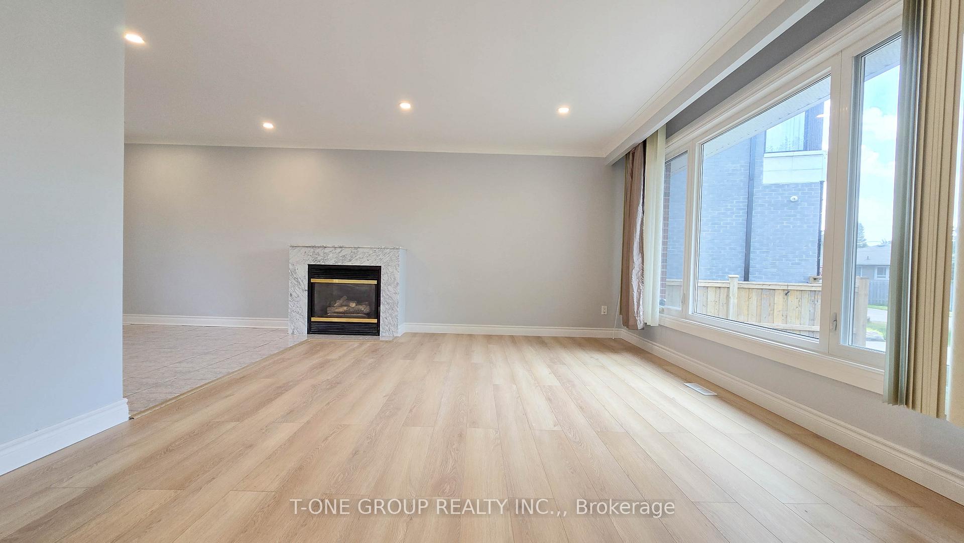 Photo 4 of Unit MAIN, 452 Lynett Crescent, Richmond Hill, Crosby — HOMEH
