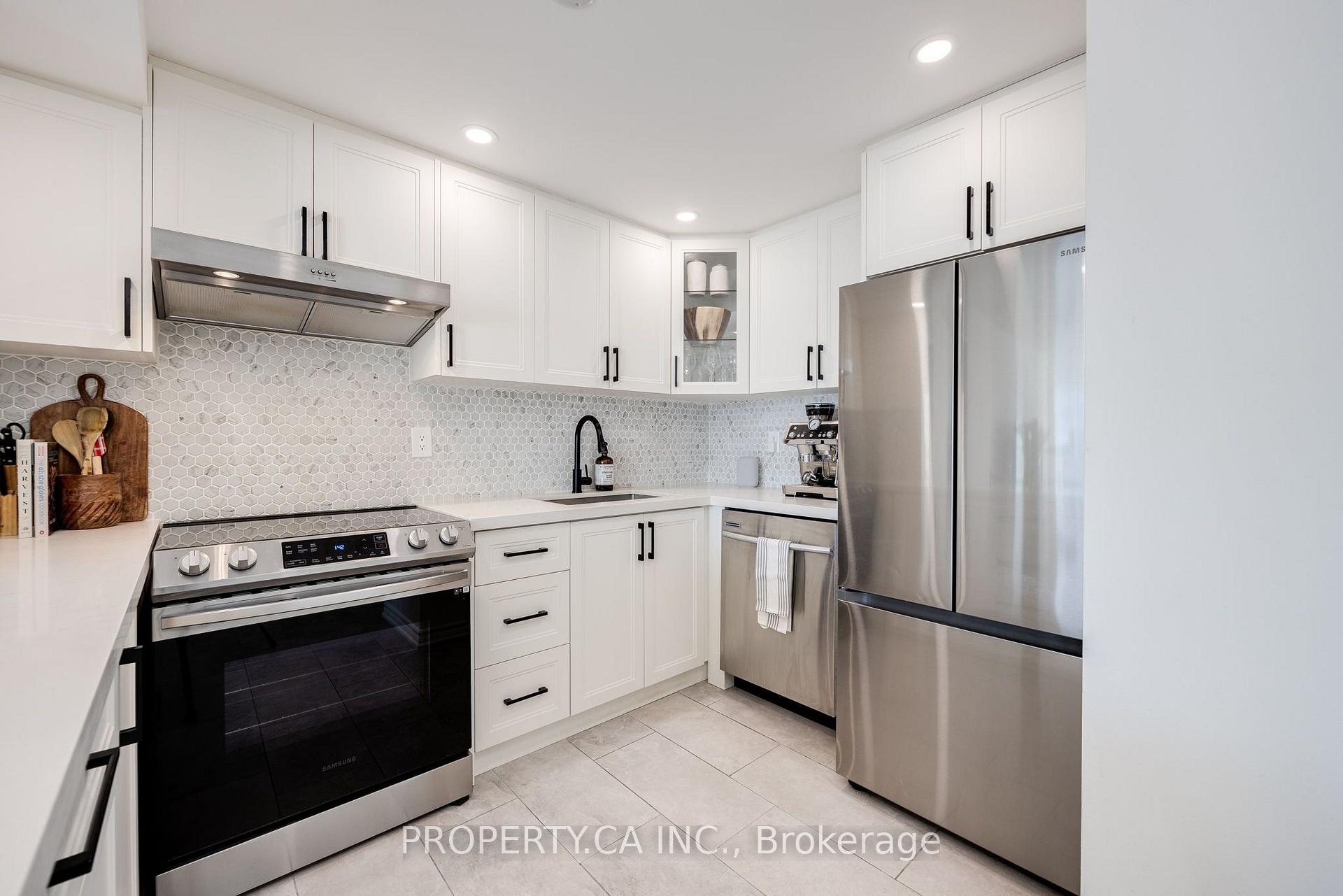 Photo 5 of Unit 813, 705 King Street W, Toronto, Niagara — HOMEH