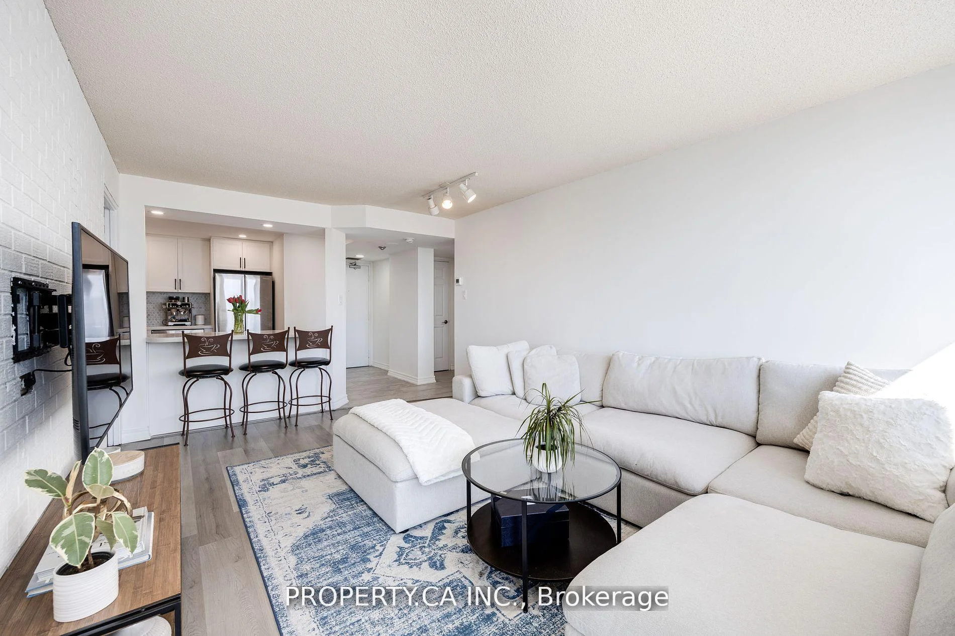 Photo 2 of Unit 813, 705 King Street W, Toronto, Niagara — HOMEH