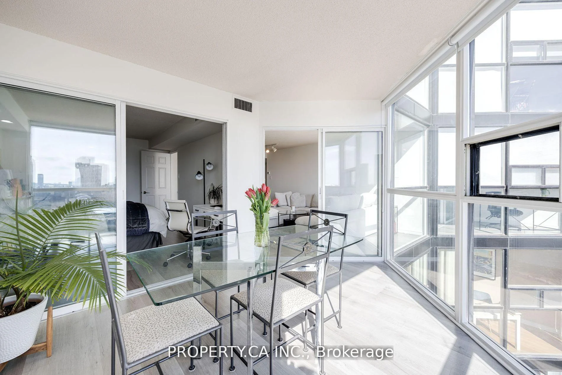 Photo 22 of Unit 813, 705 King Street W, Toronto, Niagara — HOMEH