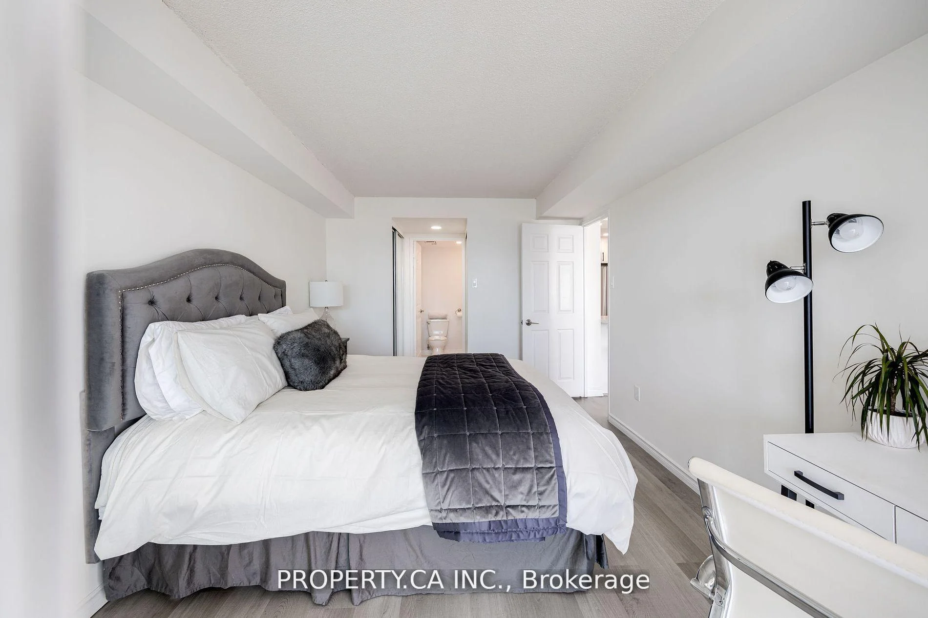 Photo 24 of Unit 813, 705 King Street W, Toronto, Niagara — HOMEH