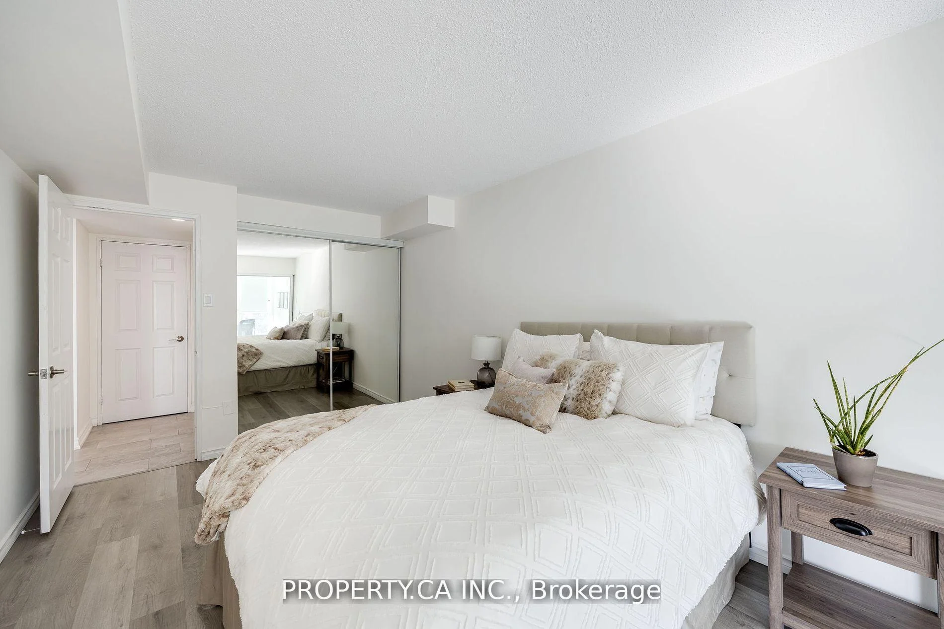 Photo 38 of Unit 813, 705 King Street W, Toronto, Niagara — HOMEH